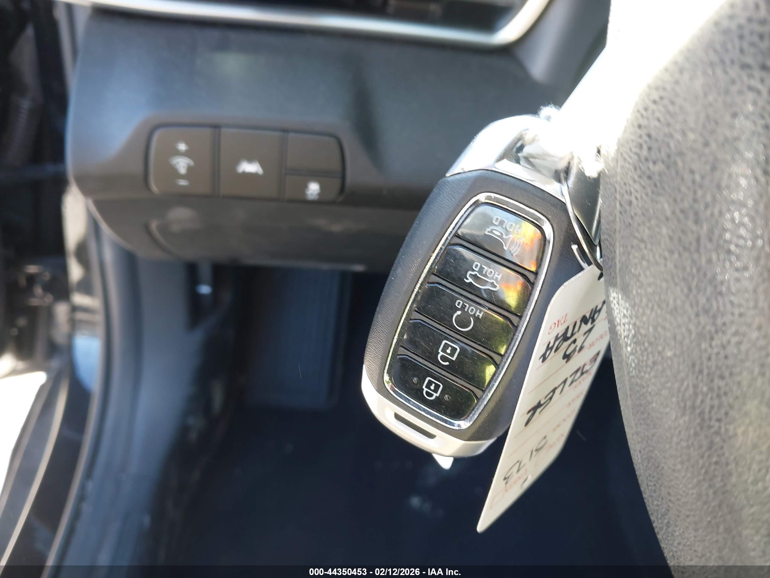 HYUNDAI ELANTRA image 11