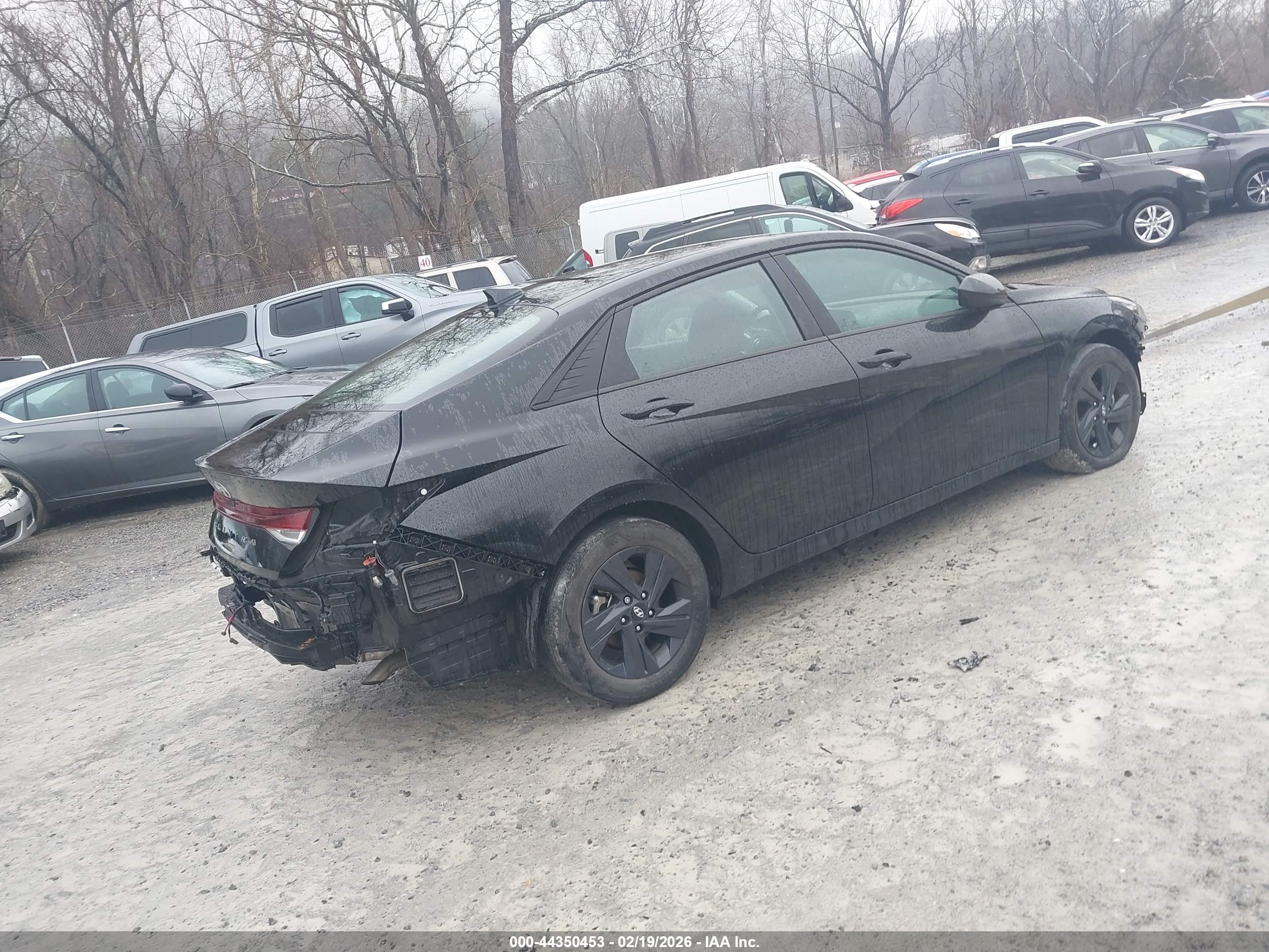 HYUNDAI ELANTRA image 4