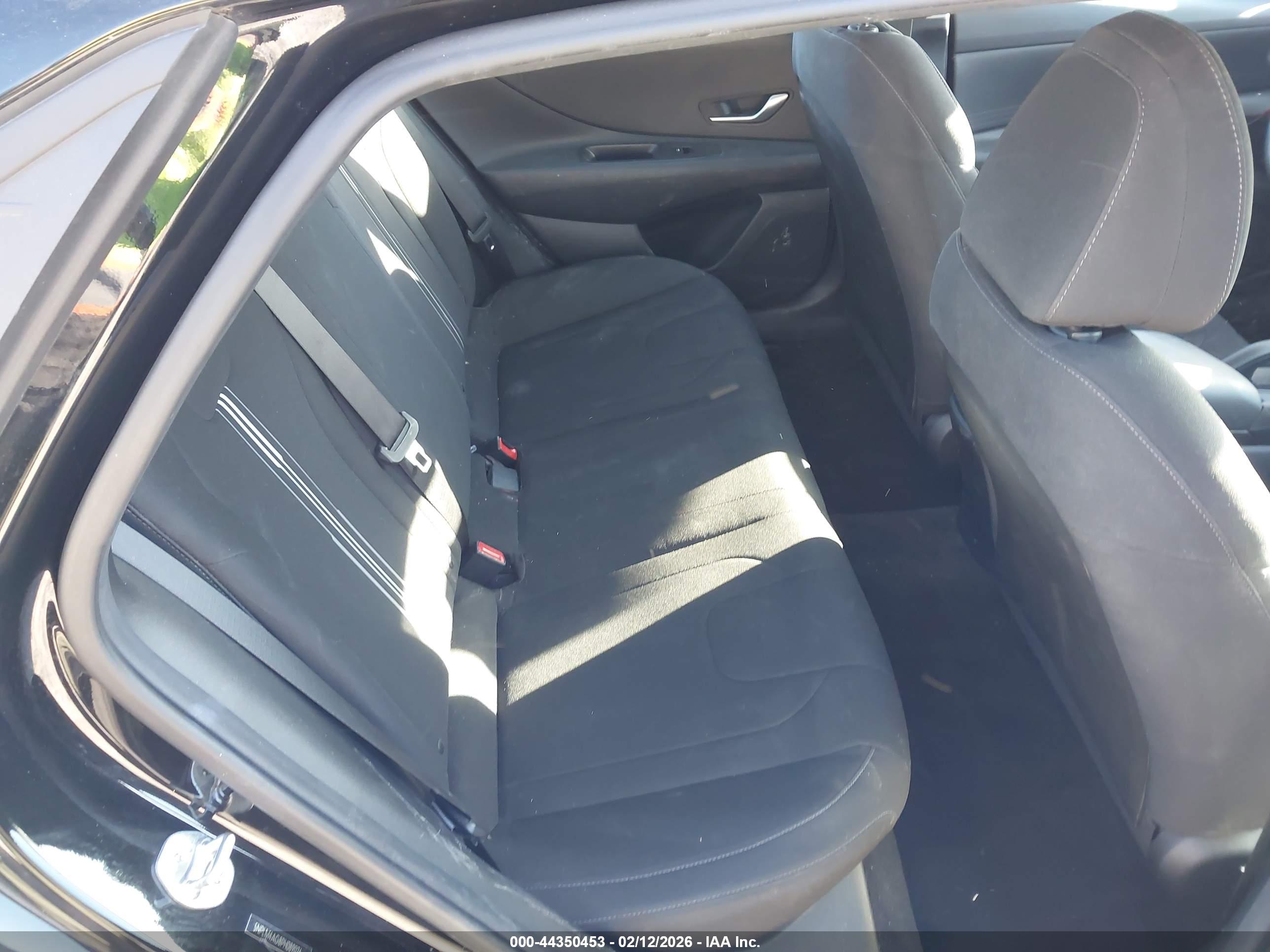 HYUNDAI ELANTRA image 8