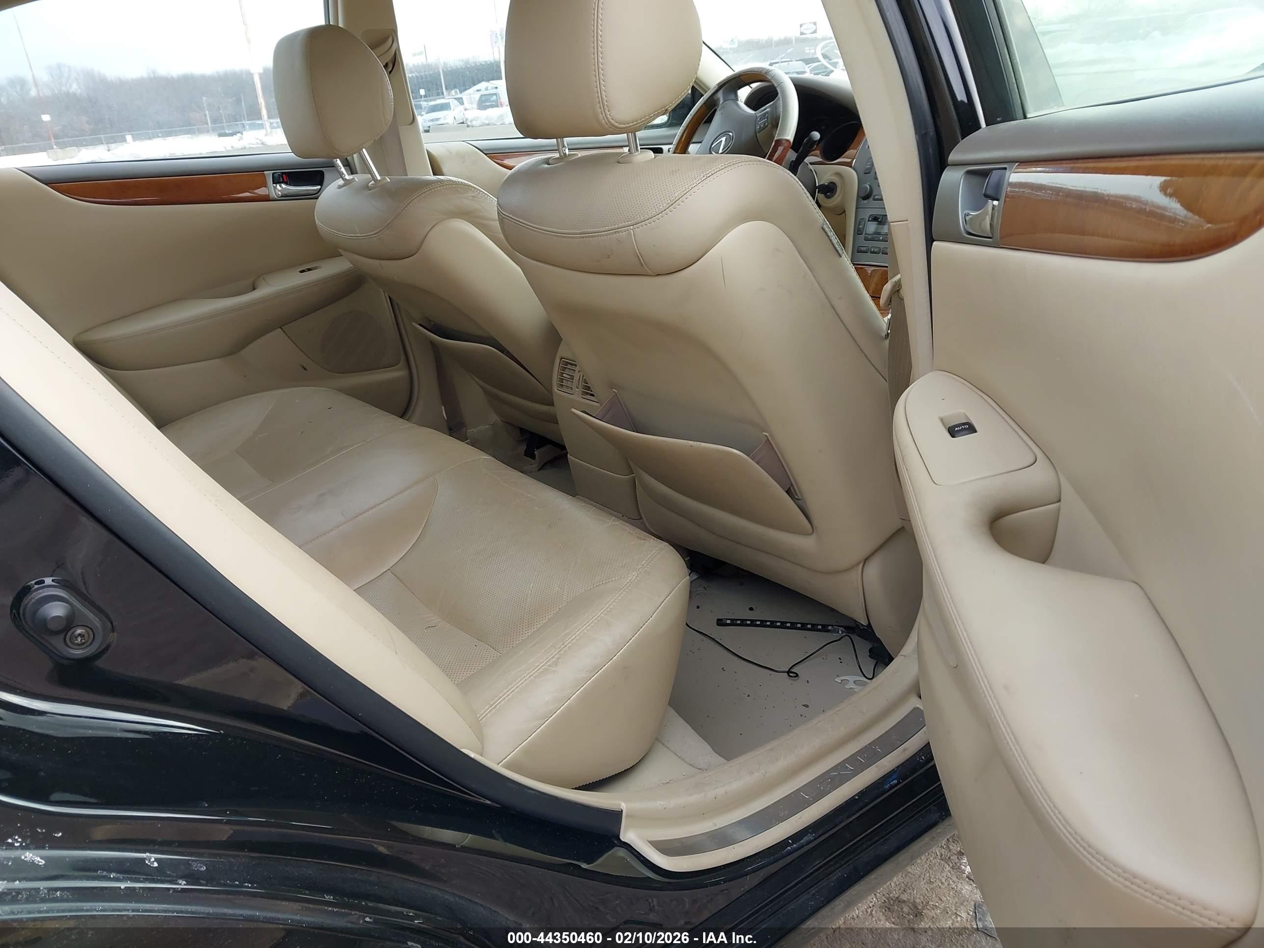LEXUS ES image 8