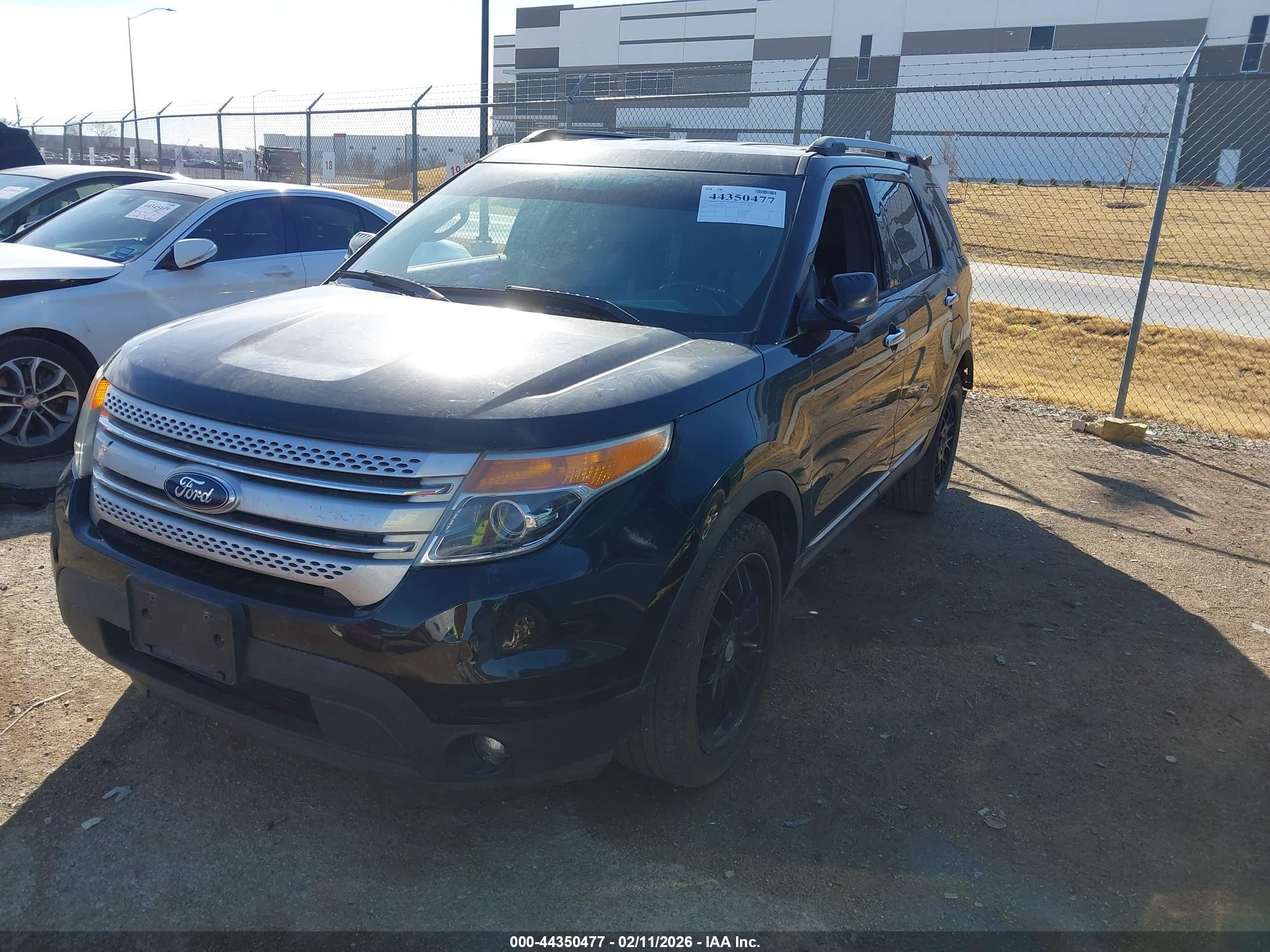 FORD EXPLORER image 2