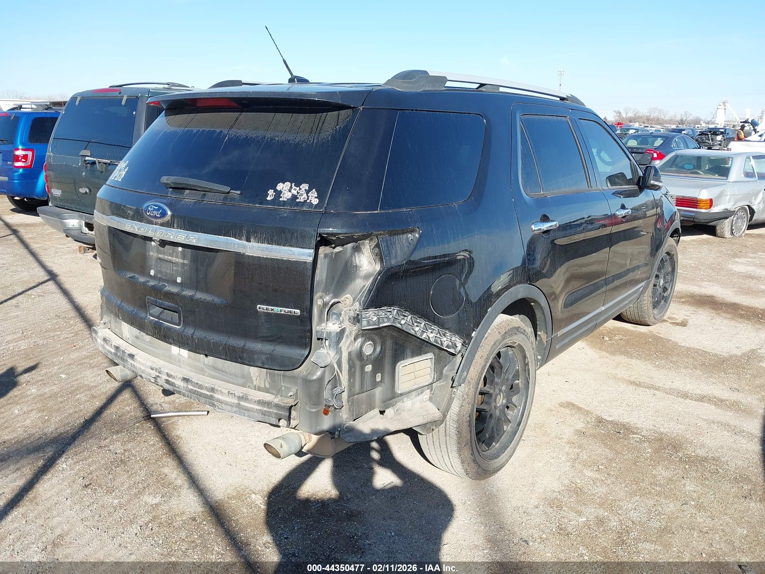 FORD EXPLORER image 4