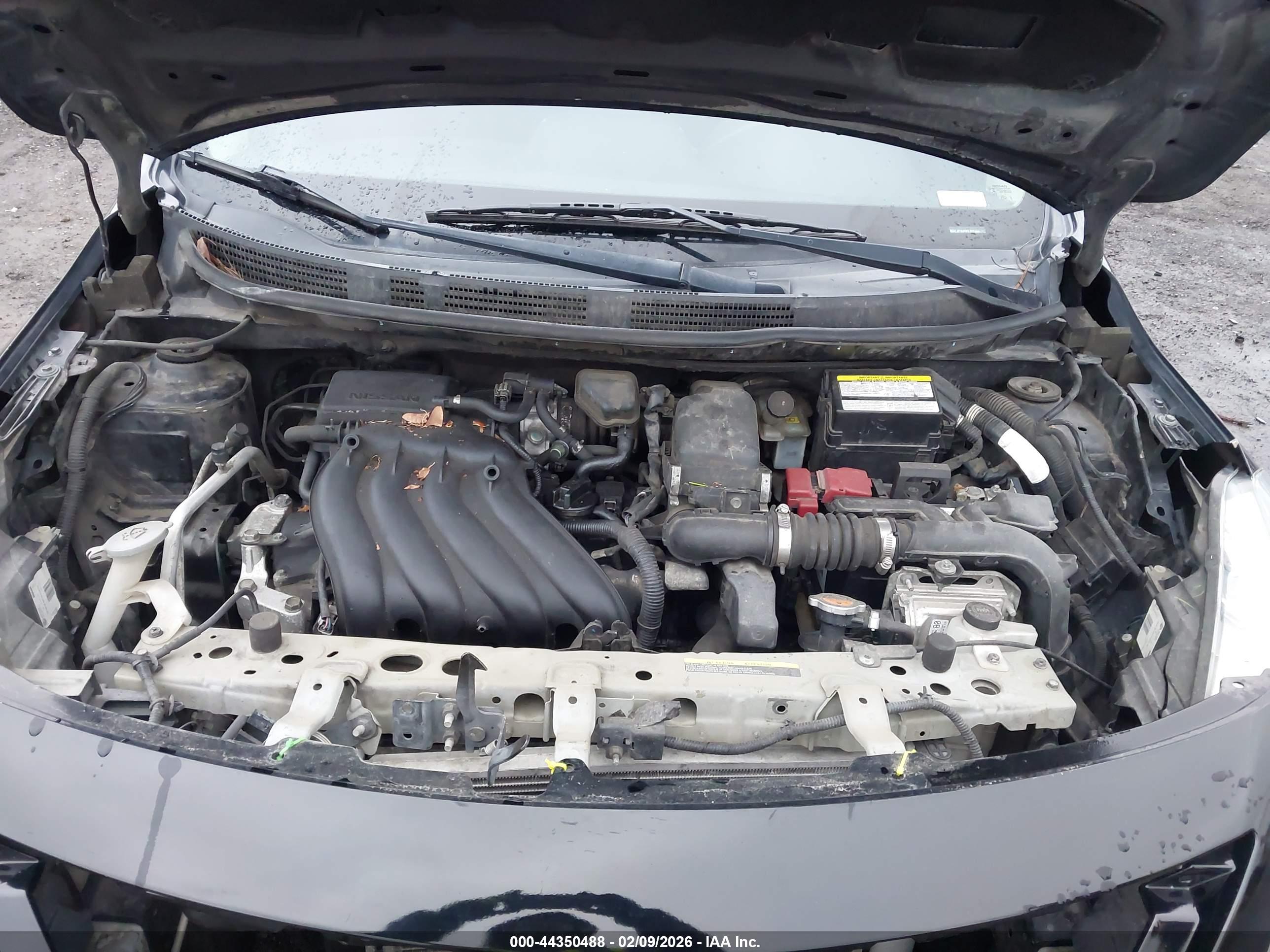 NISSAN VERSA image 10