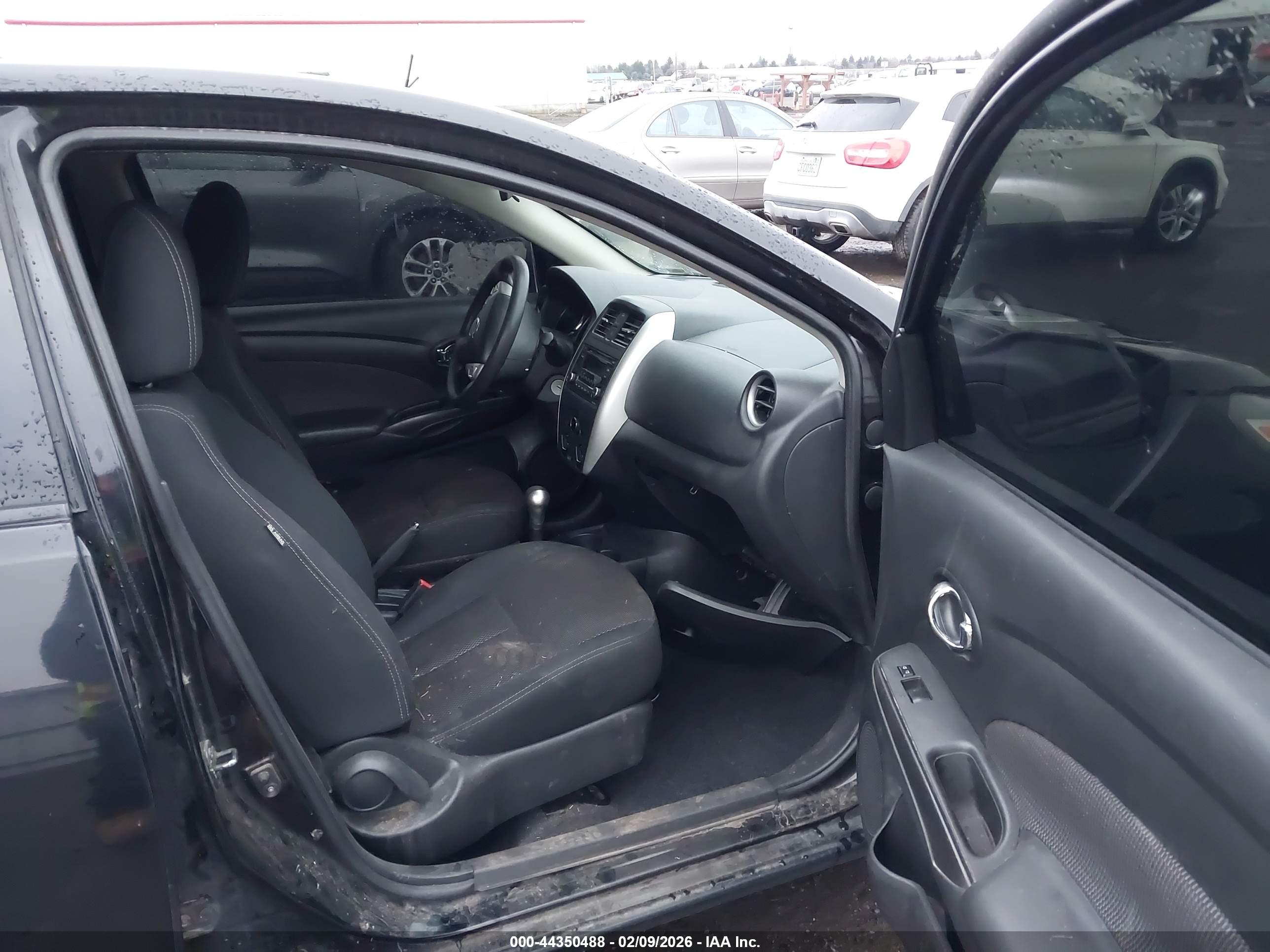 NISSAN VERSA image 5