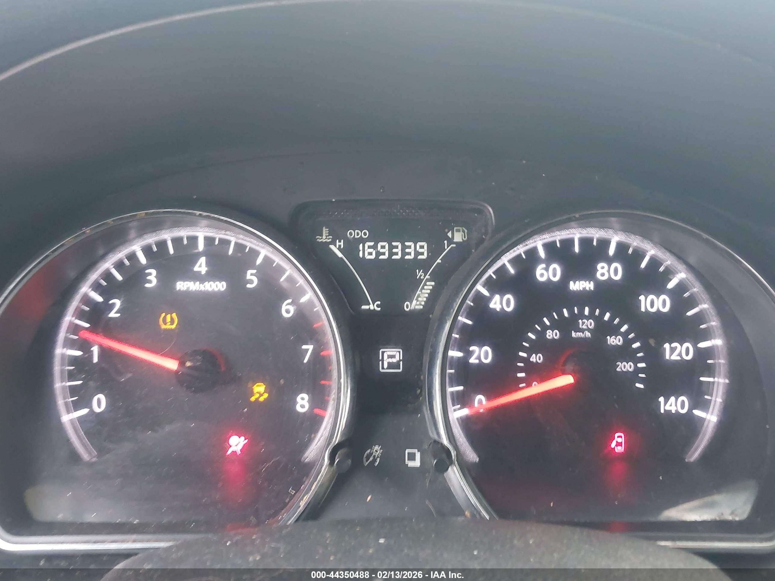 NISSAN VERSA image 7