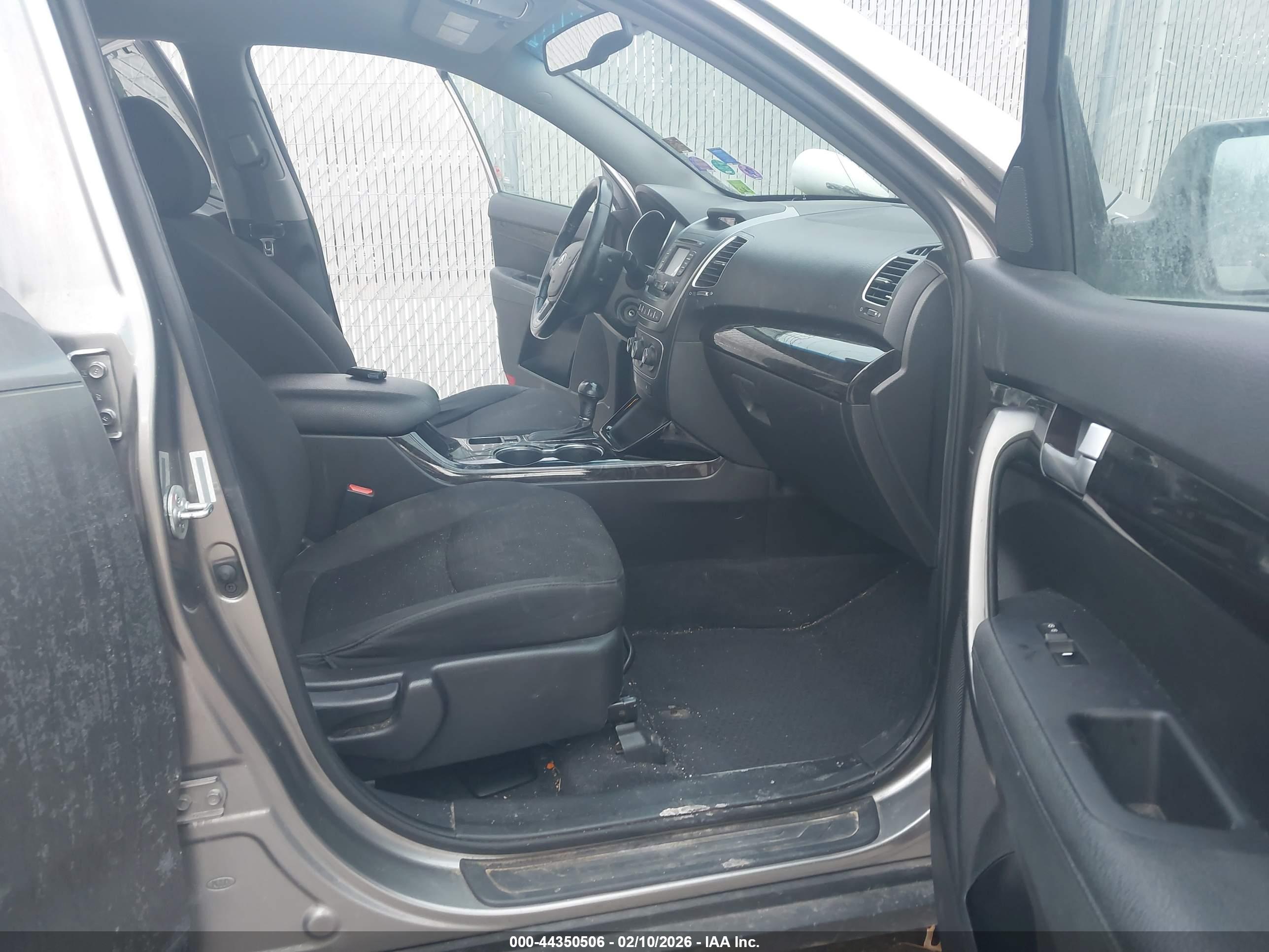 KIA SORENTO image 5