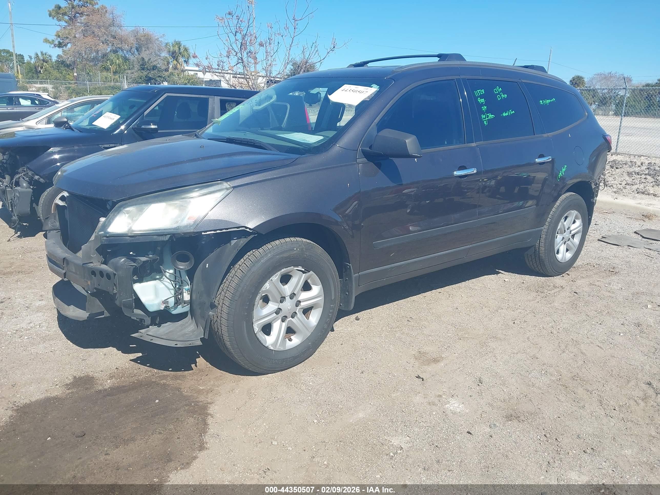 CHEVROLET TRAVERSE image 2