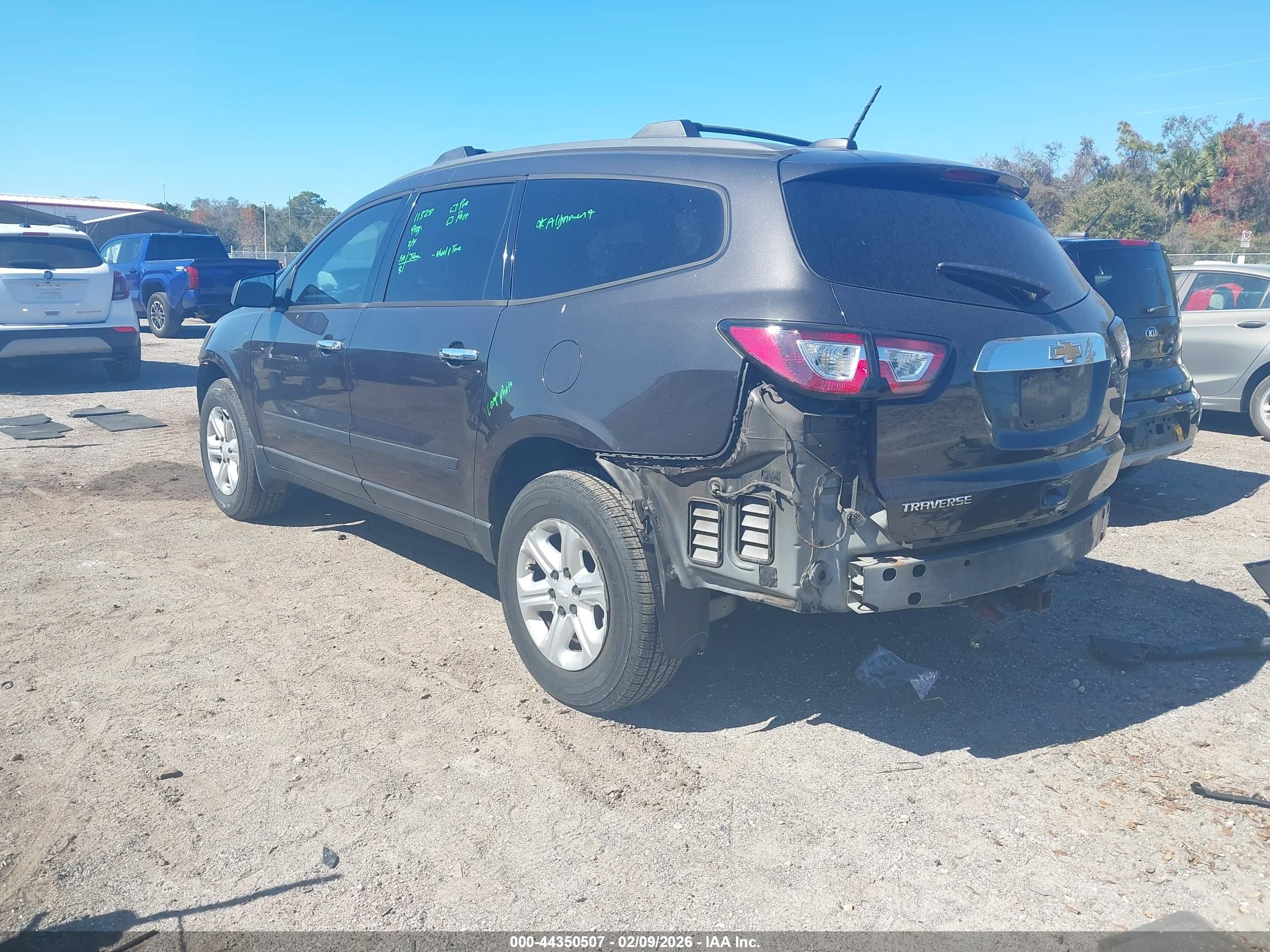 CHEVROLET TRAVERSE image 3