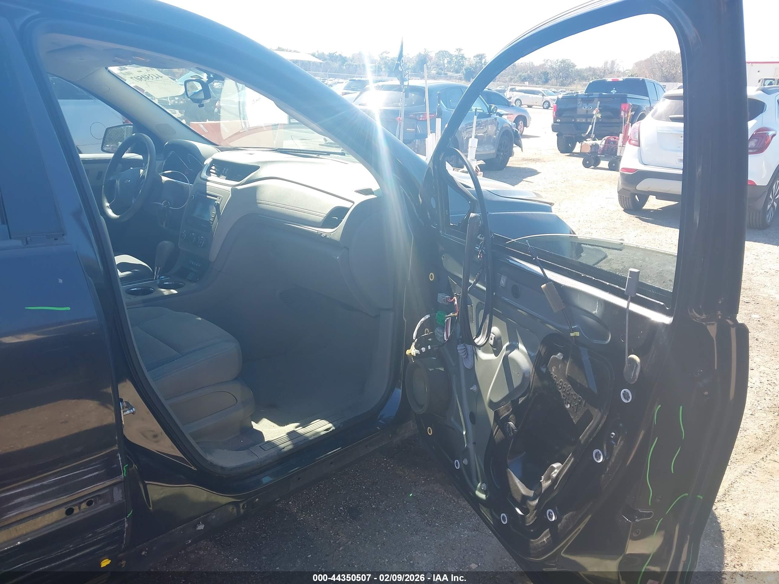 CHEVROLET TRAVERSE image 5