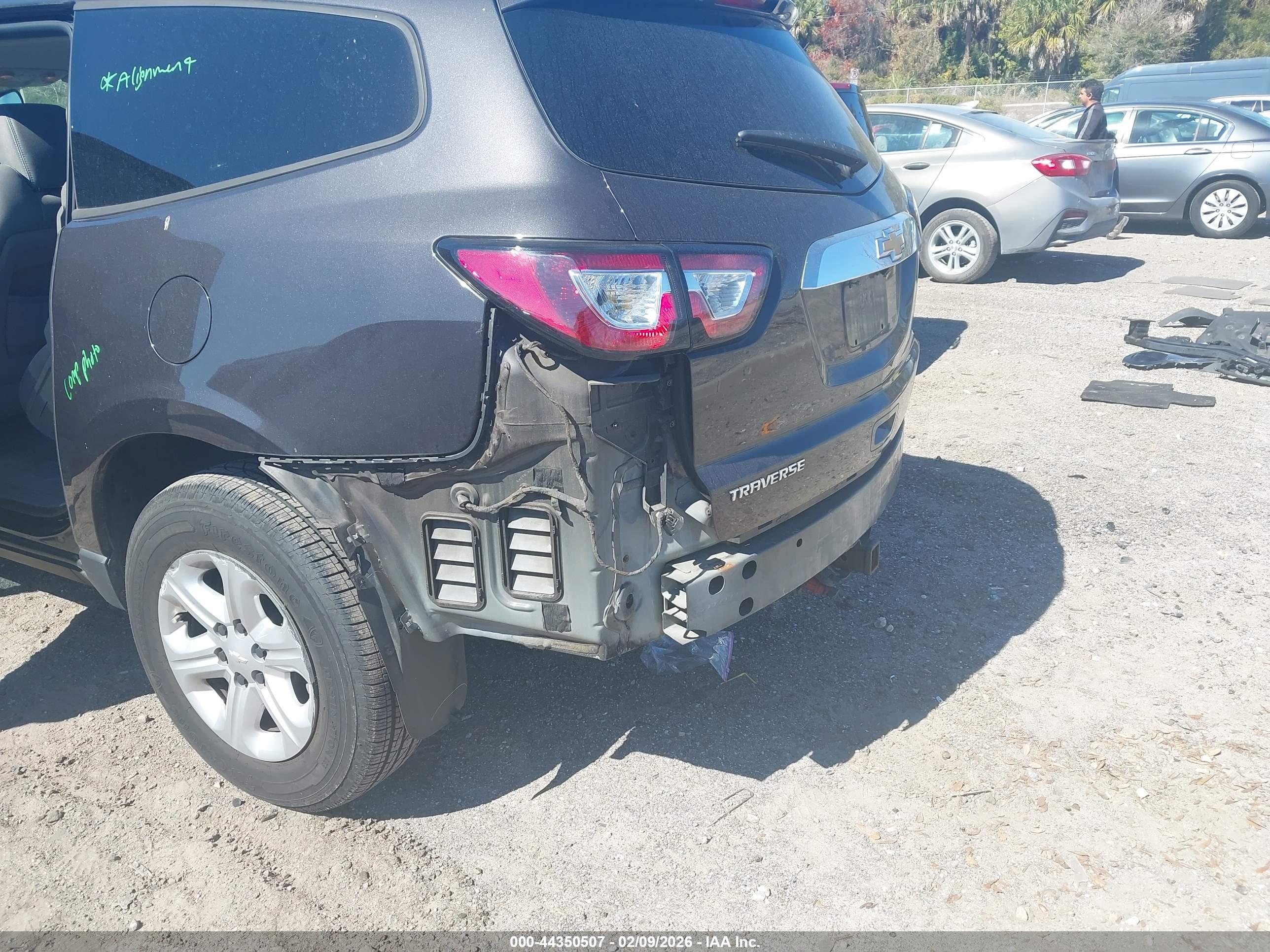 CHEVROLET TRAVERSE image 6