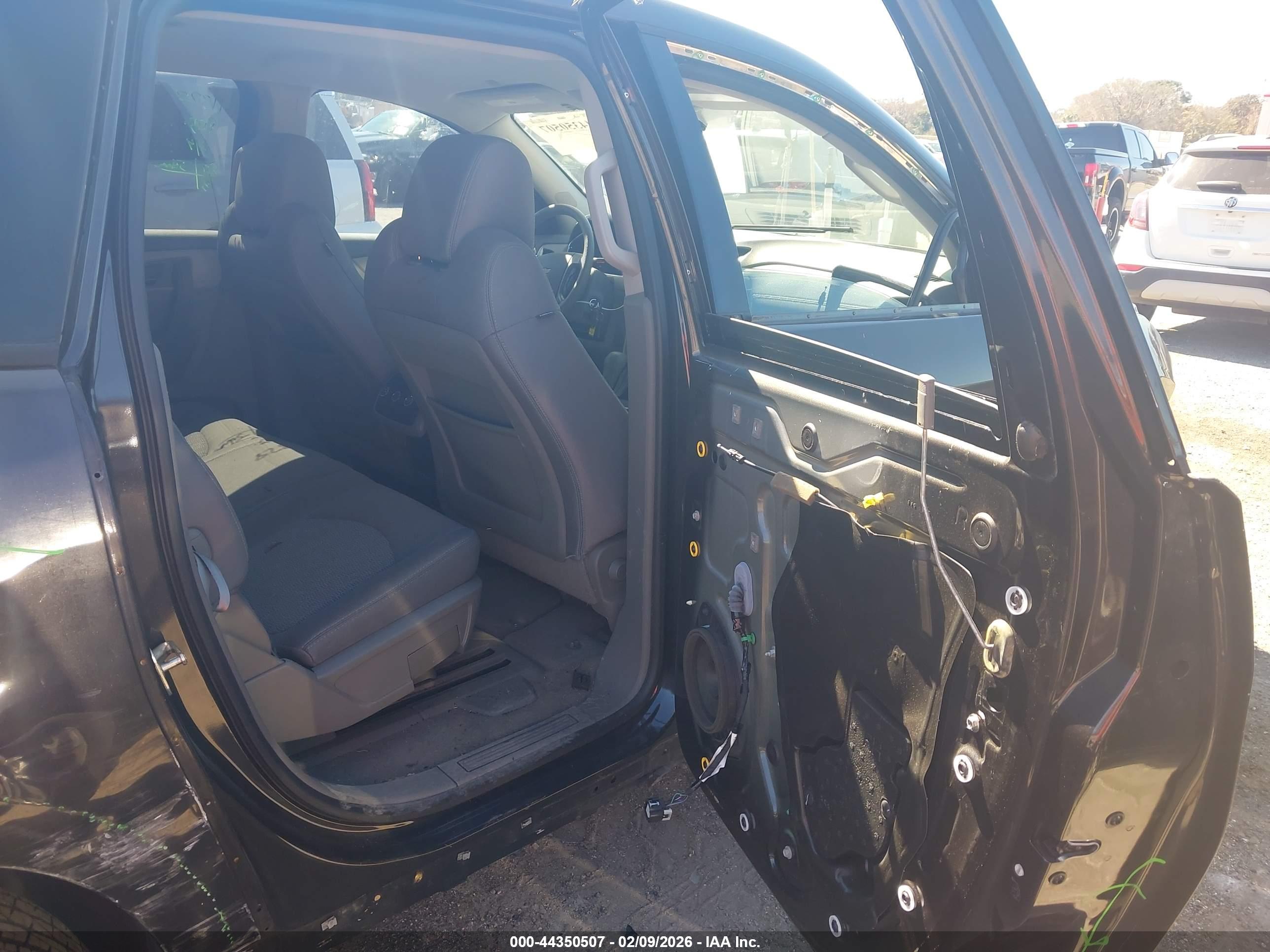 CHEVROLET TRAVERSE image 8