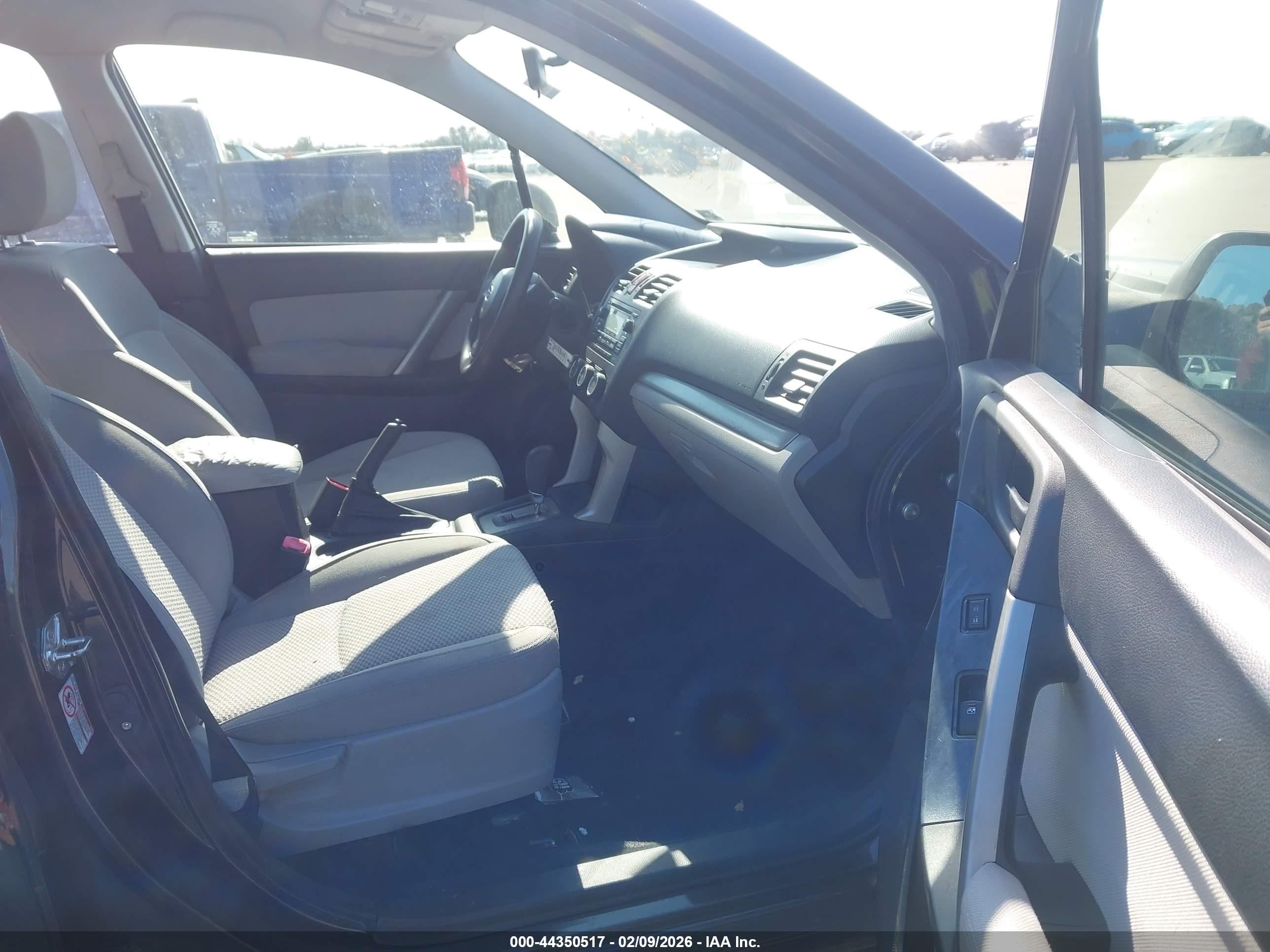SUBARU FORESTER image 5
