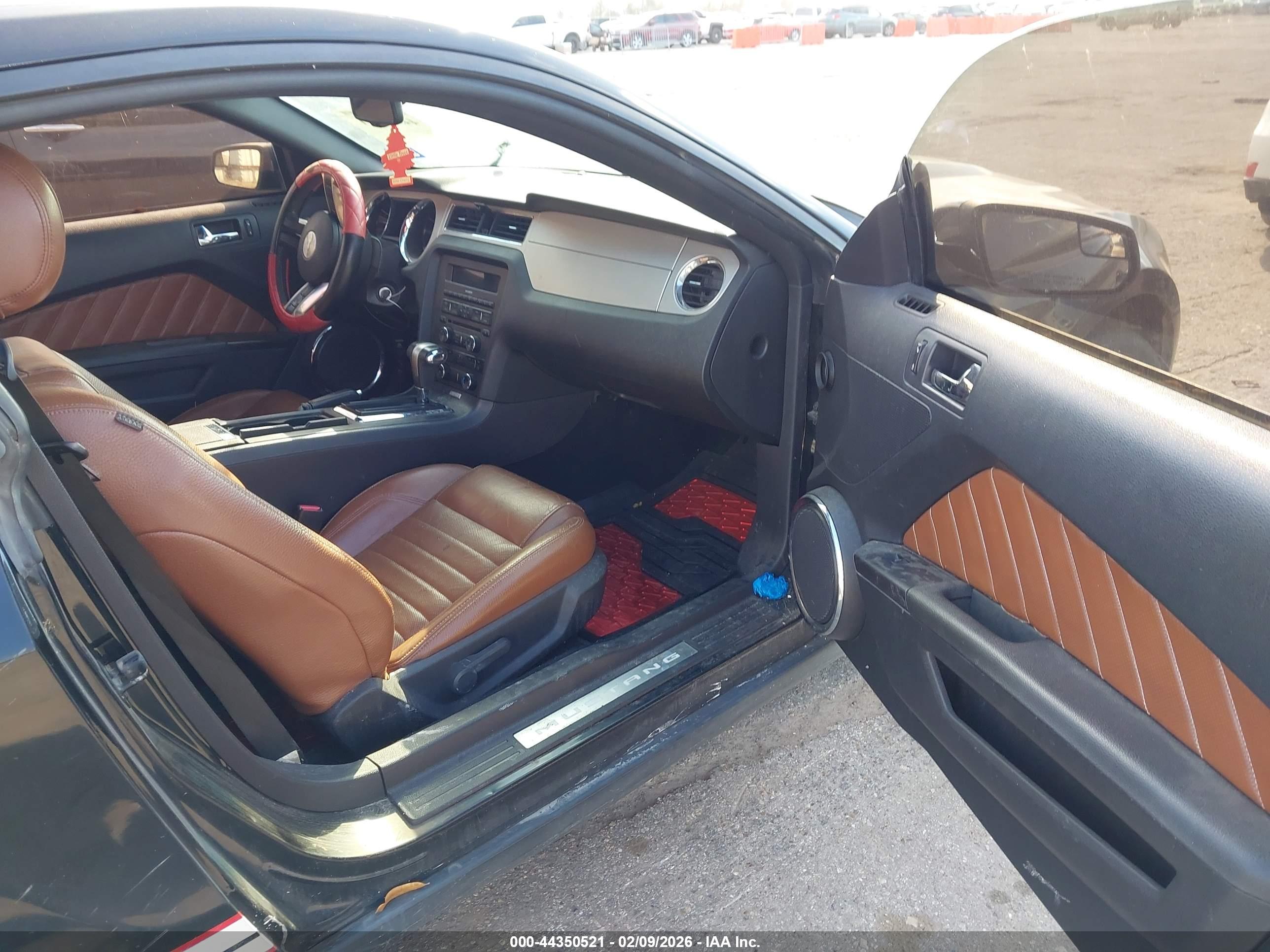 FORD MUSTANG image 5