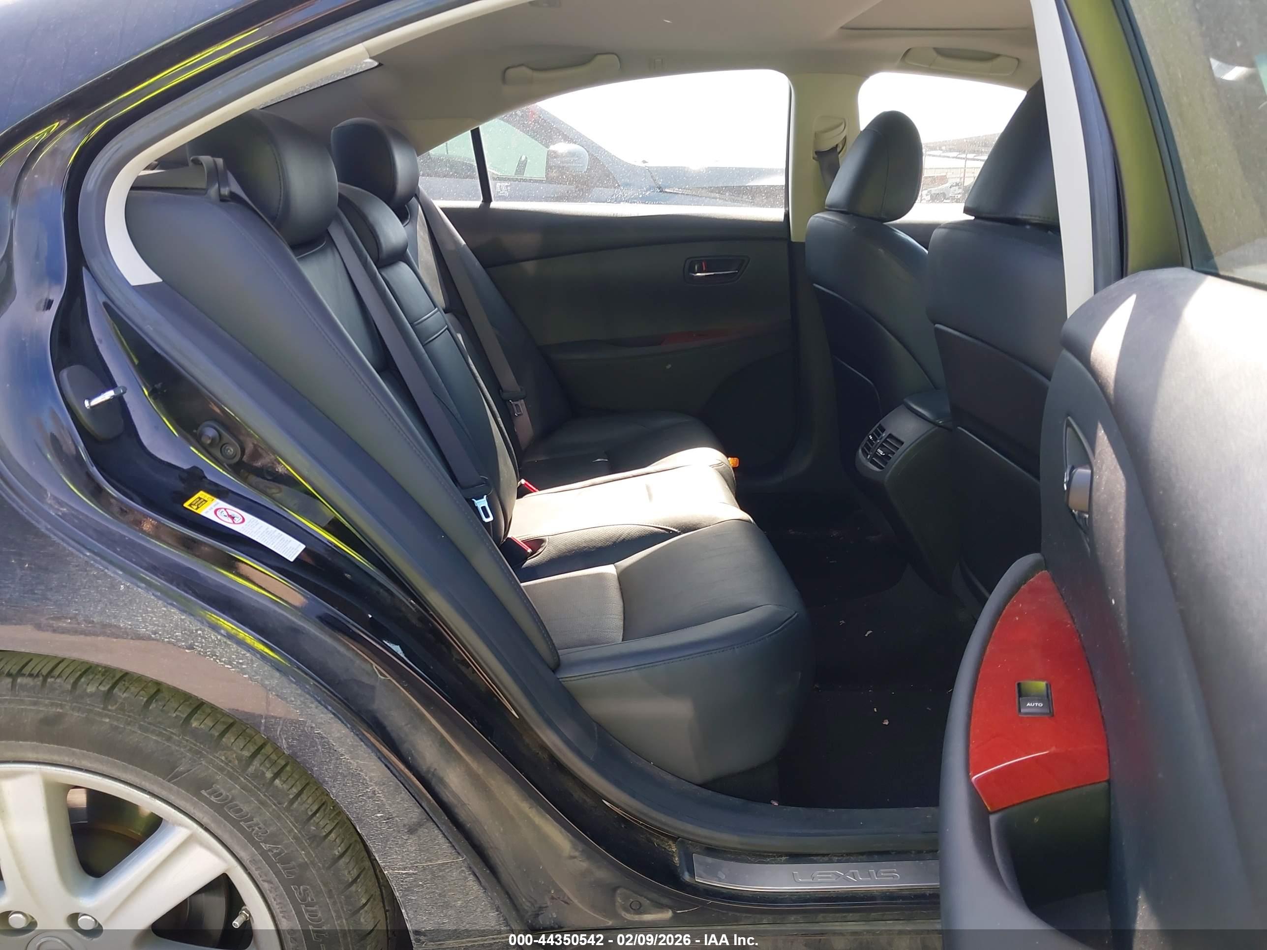 LEXUS ES image 8