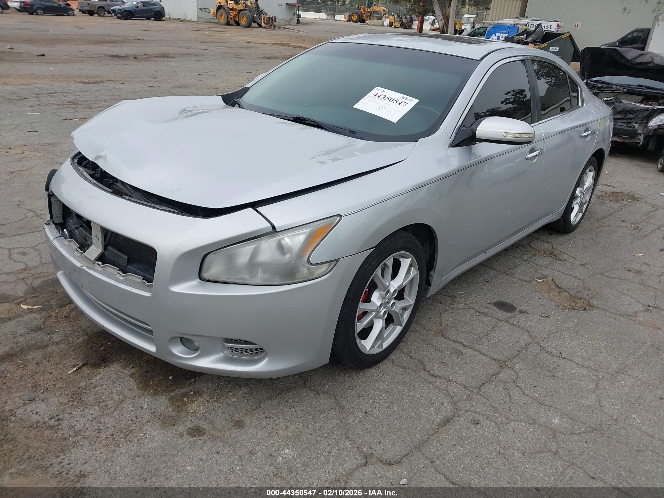 NISSAN MAXIMA image 2
