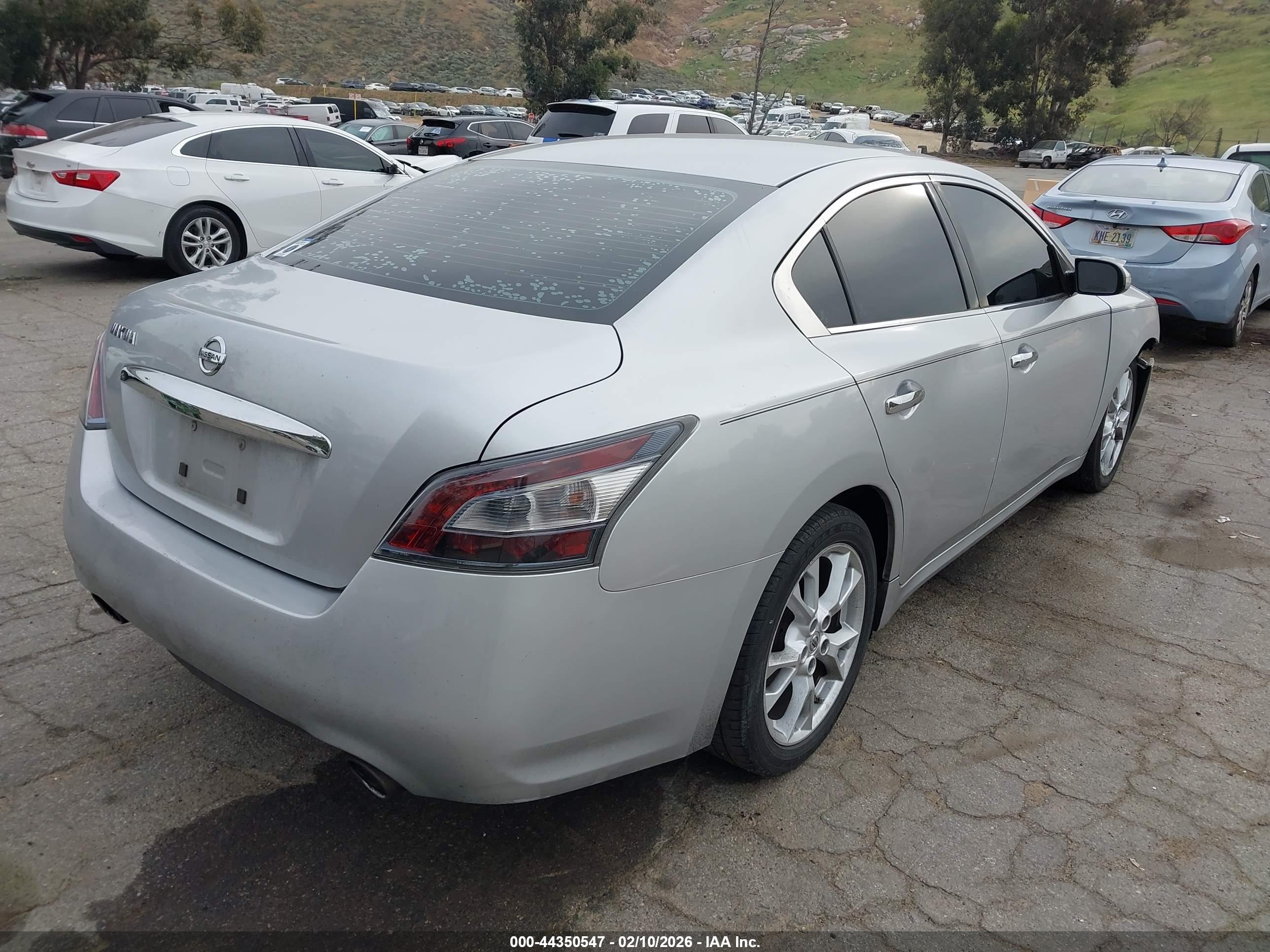NISSAN MAXIMA image 4