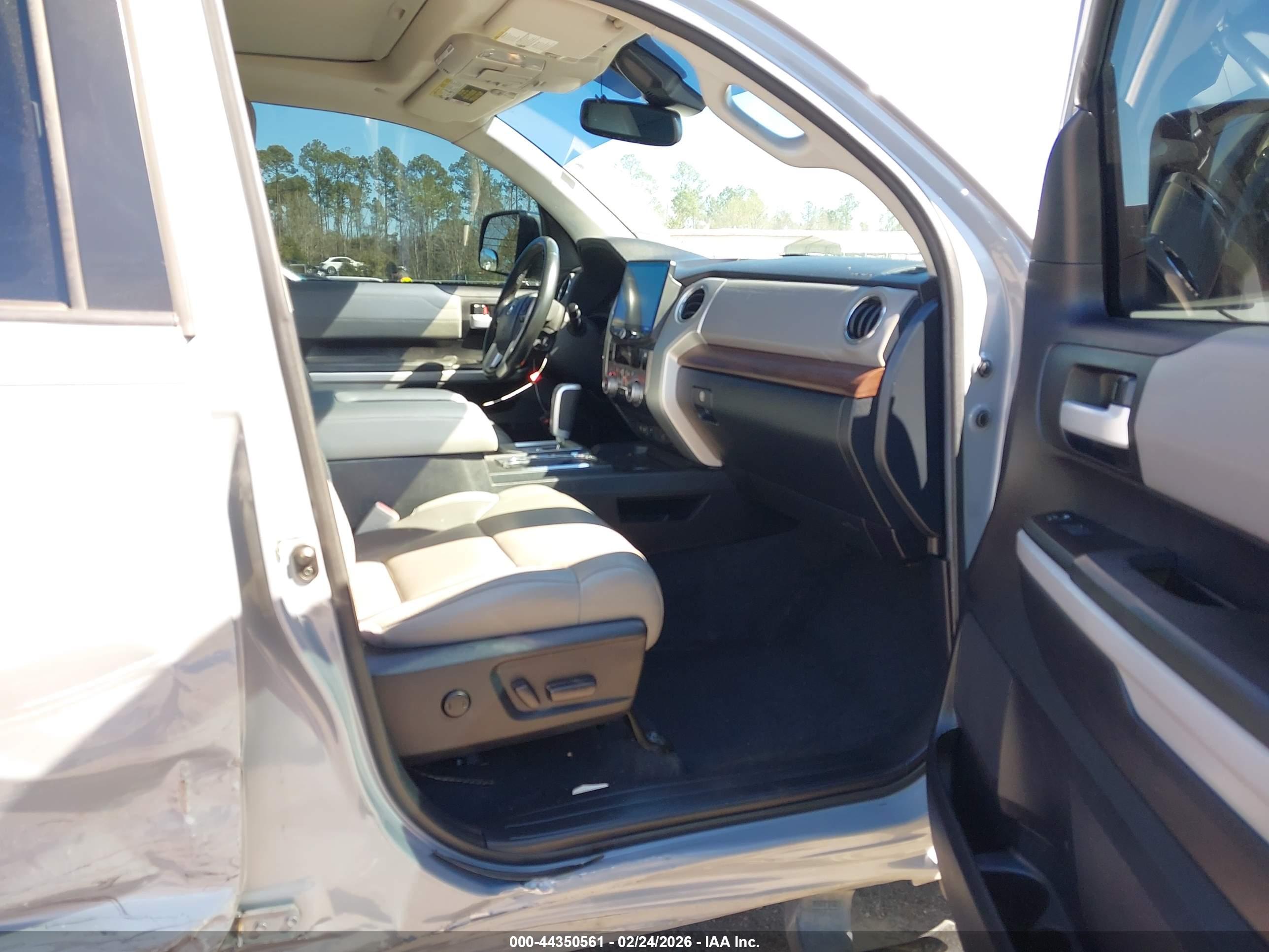 TOYOTA TUNDRA image 5