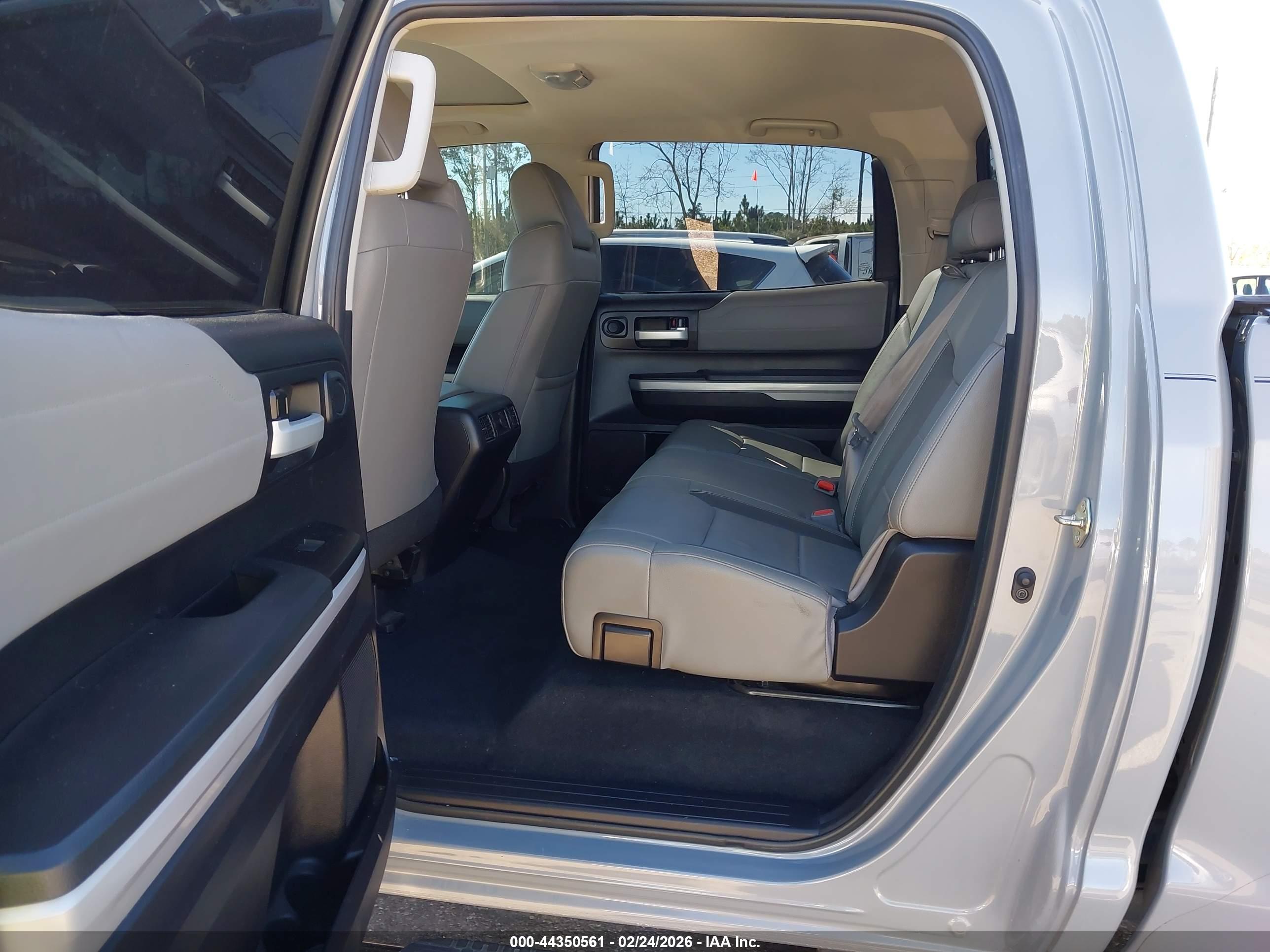 TOYOTA TUNDRA image 8