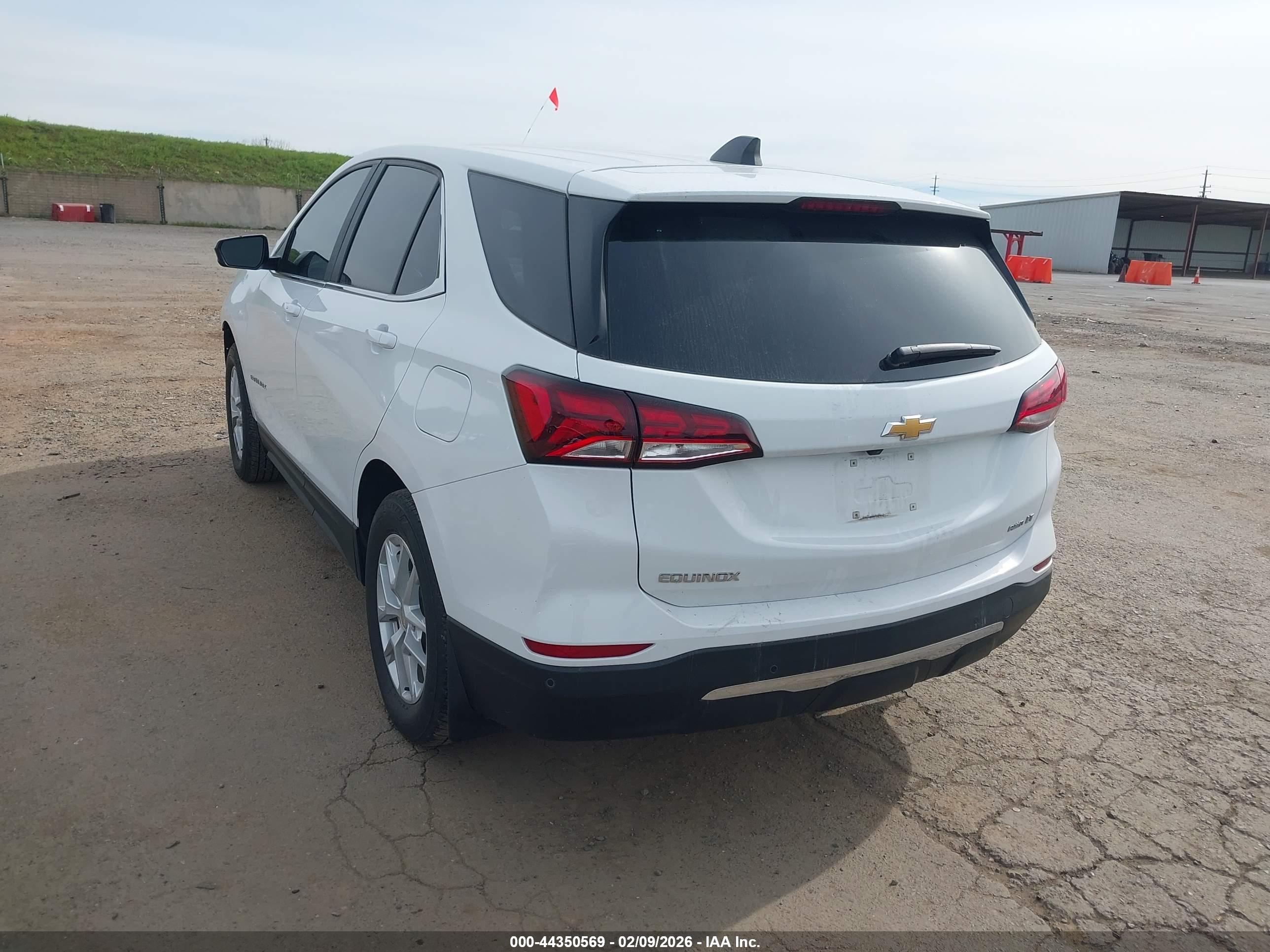 CHEVROLET EQUINOX image 3