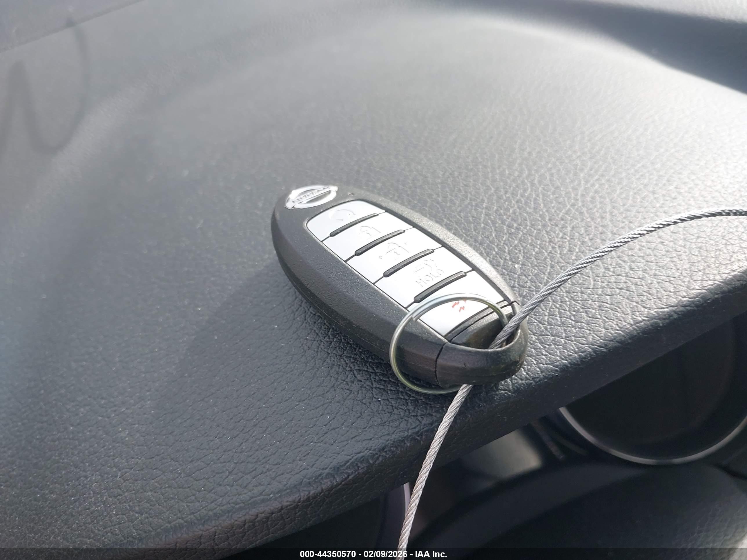 NISSAN ROGUE image 11