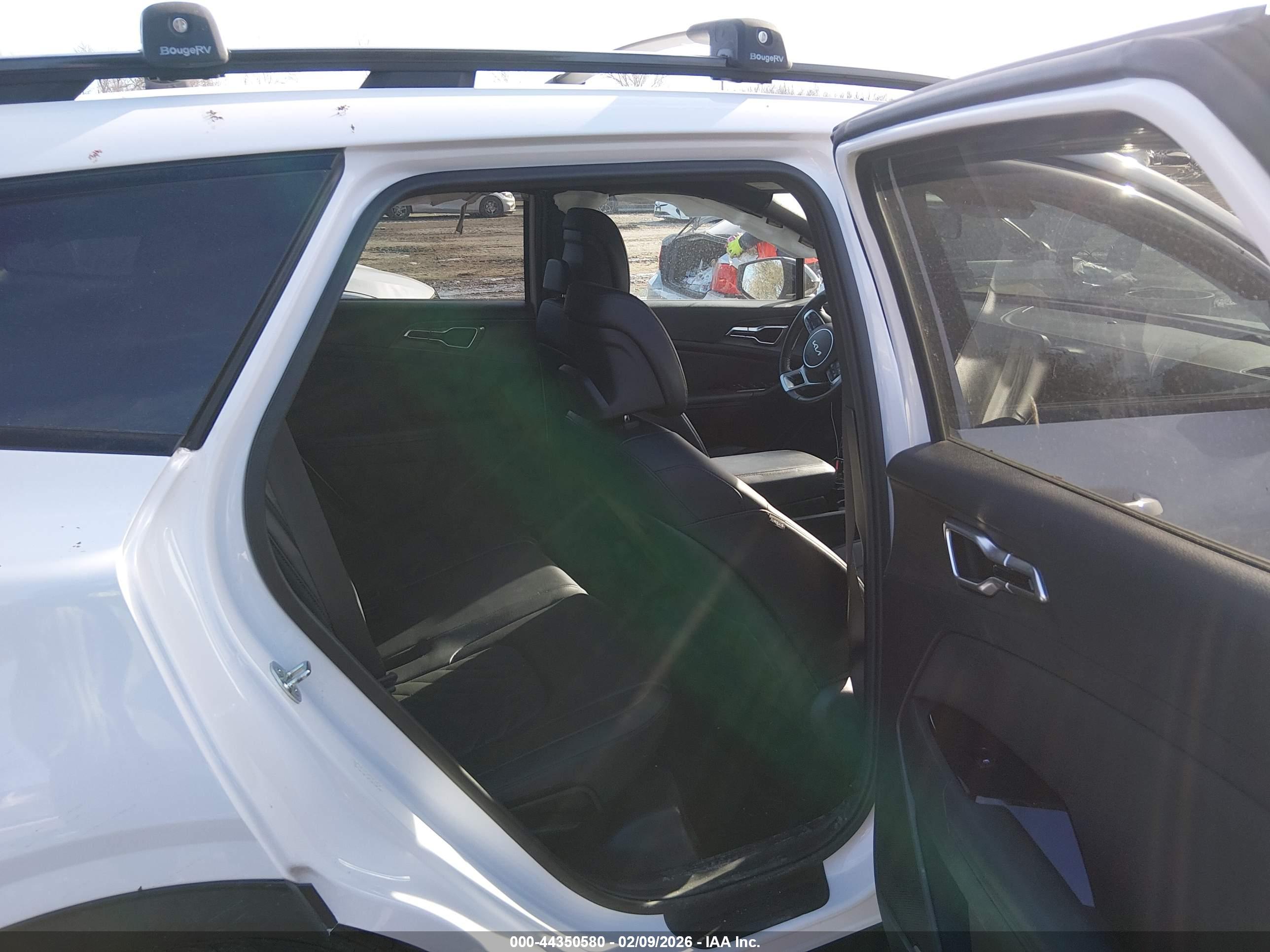 KIA SPORTAGE image 8