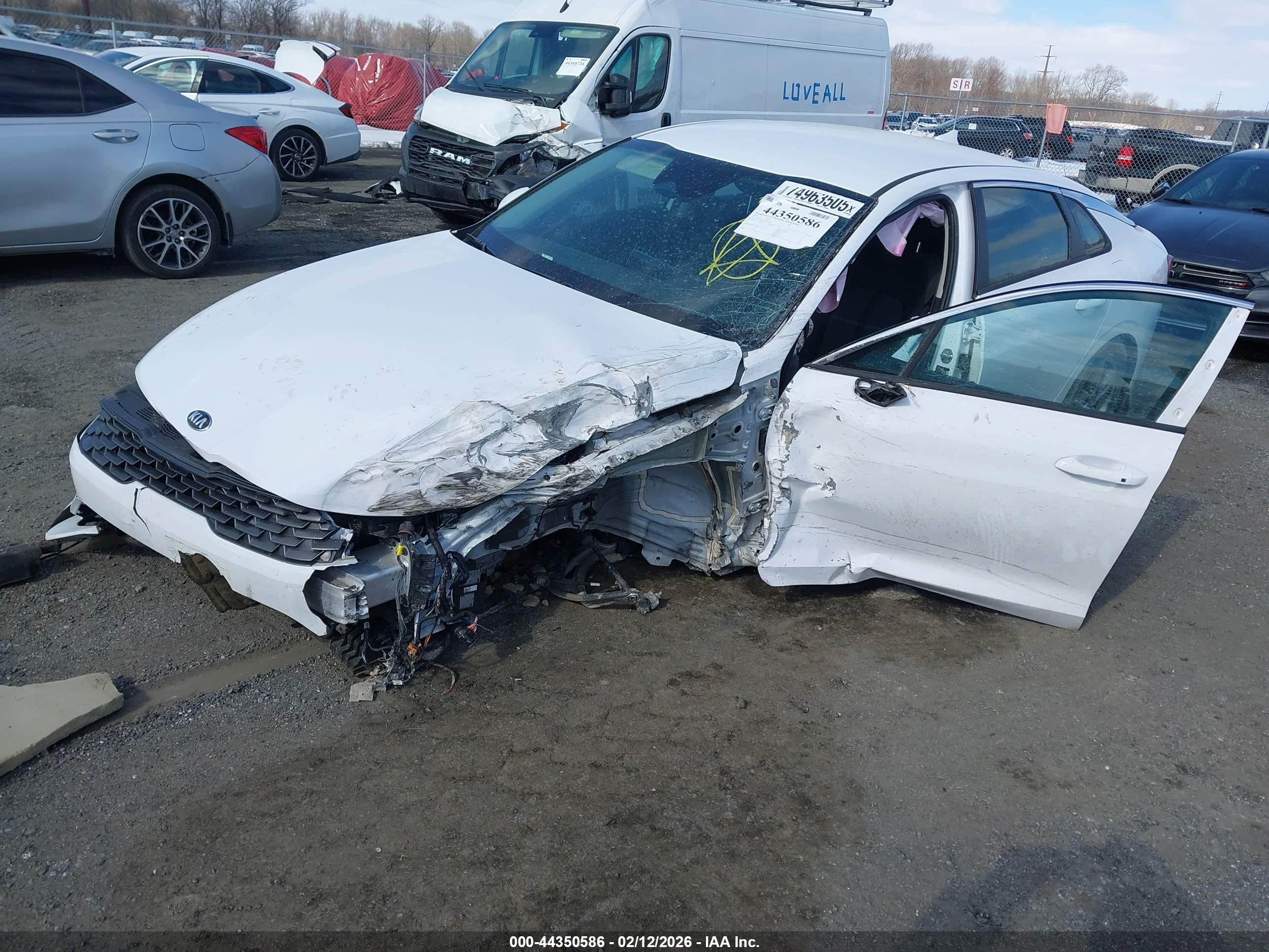 KIA K5 image 2