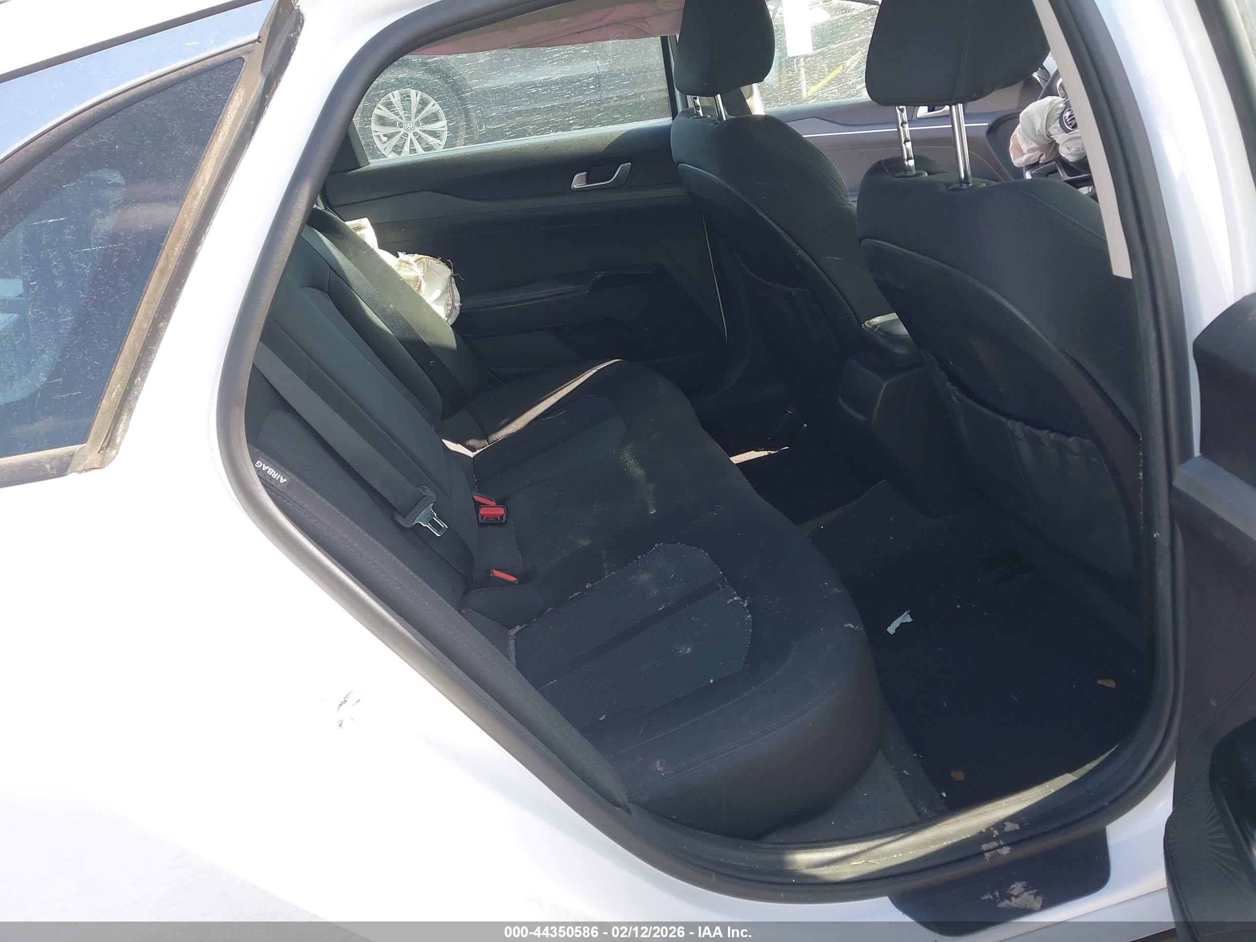 KIA K5 image 8