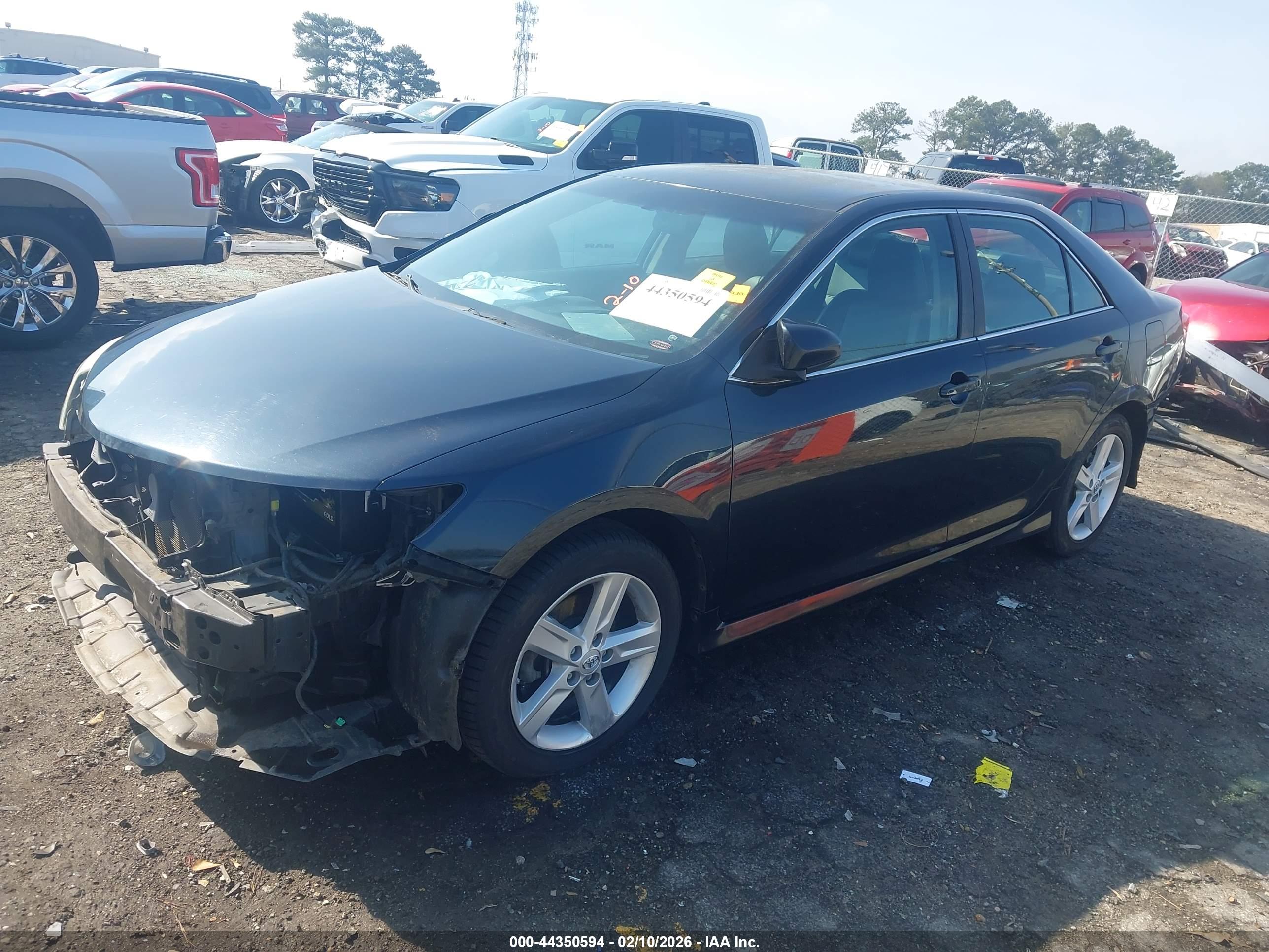 TOYOTA CAMRY image 2