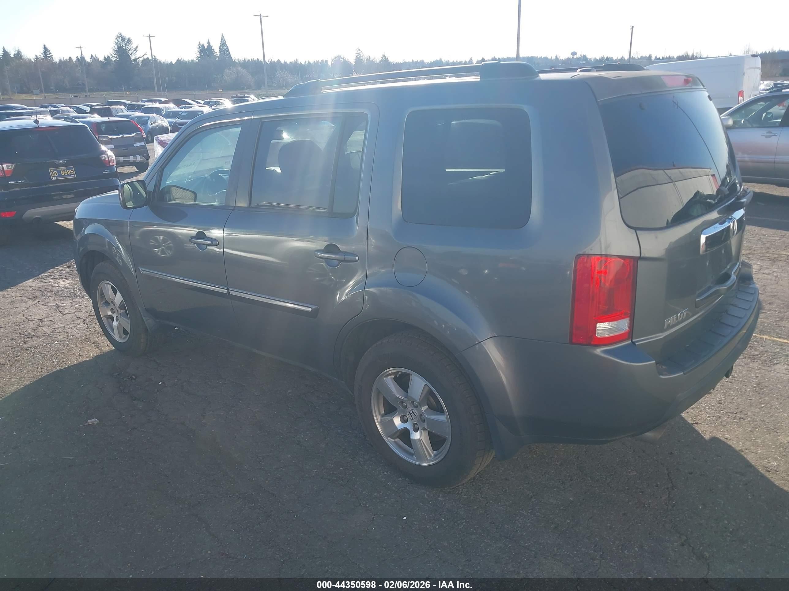 HONDA PILOT image 3