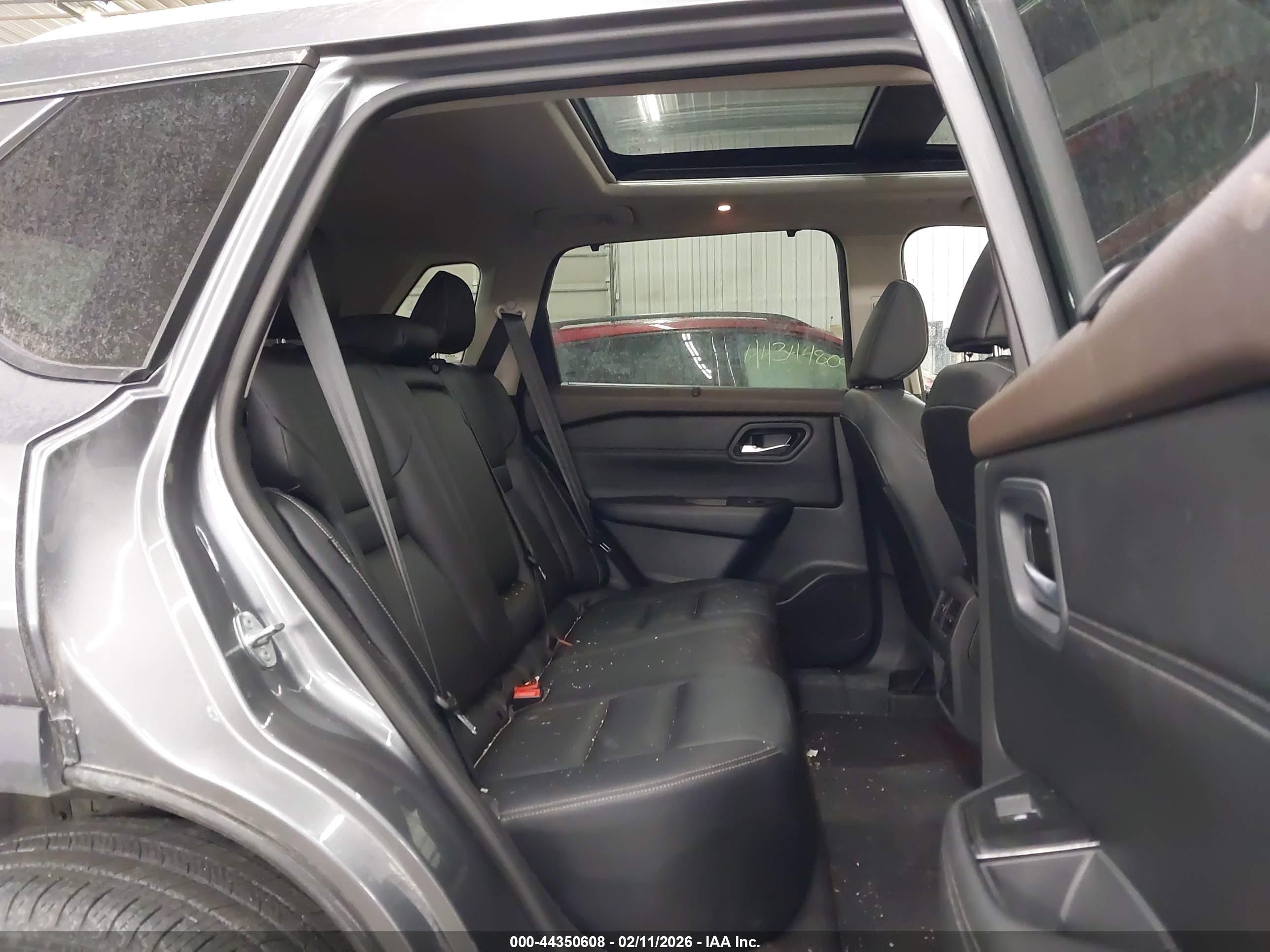 NISSAN ROGUE image 8