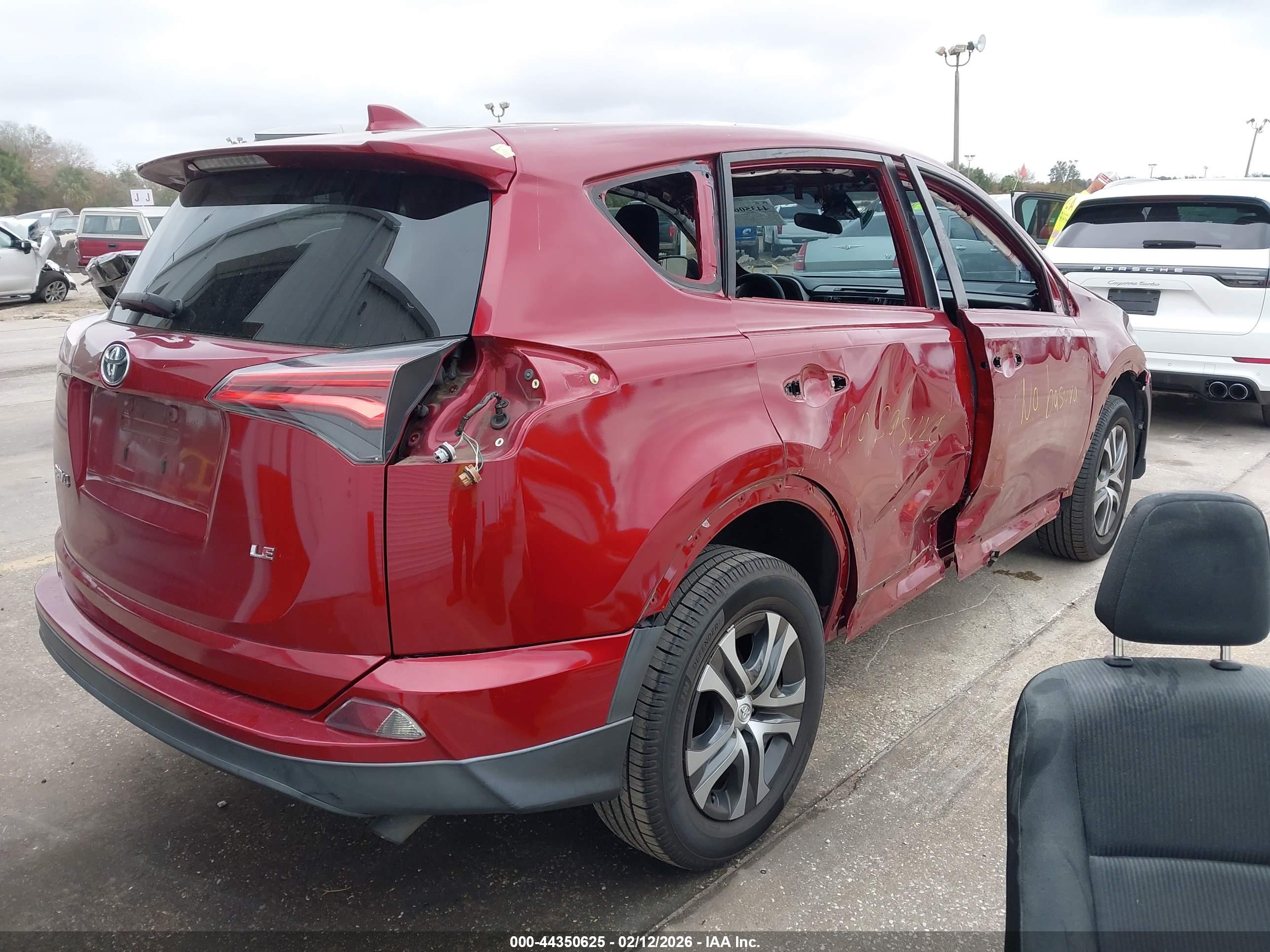 TOYOTA RAV4 image 4