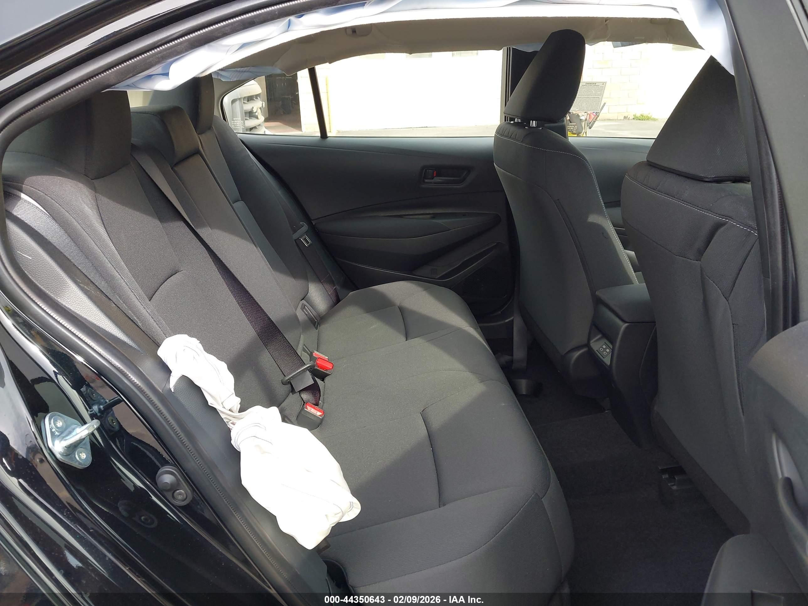 TOYOTA COROLLA image 8