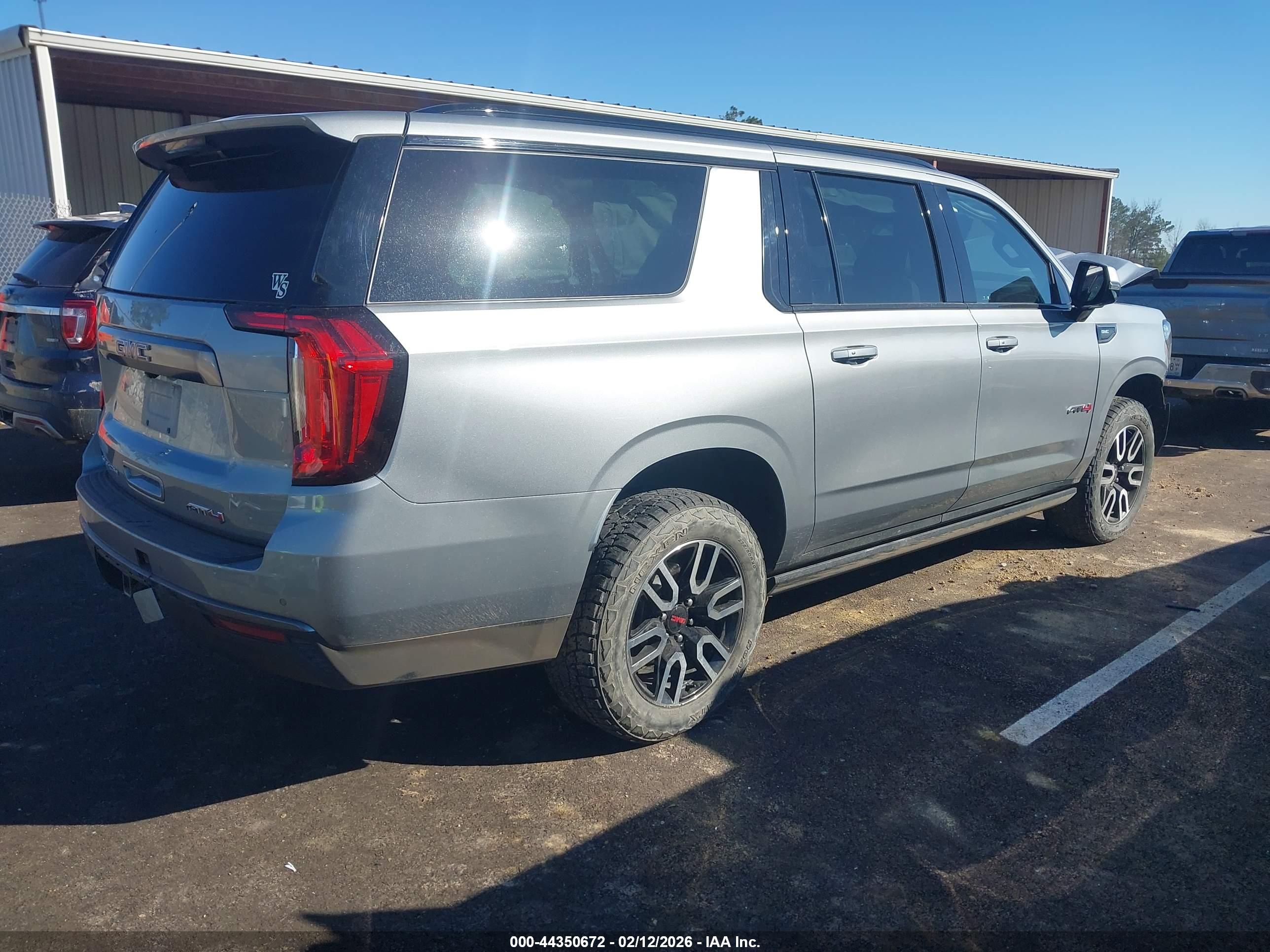 GMC YUKON image 4