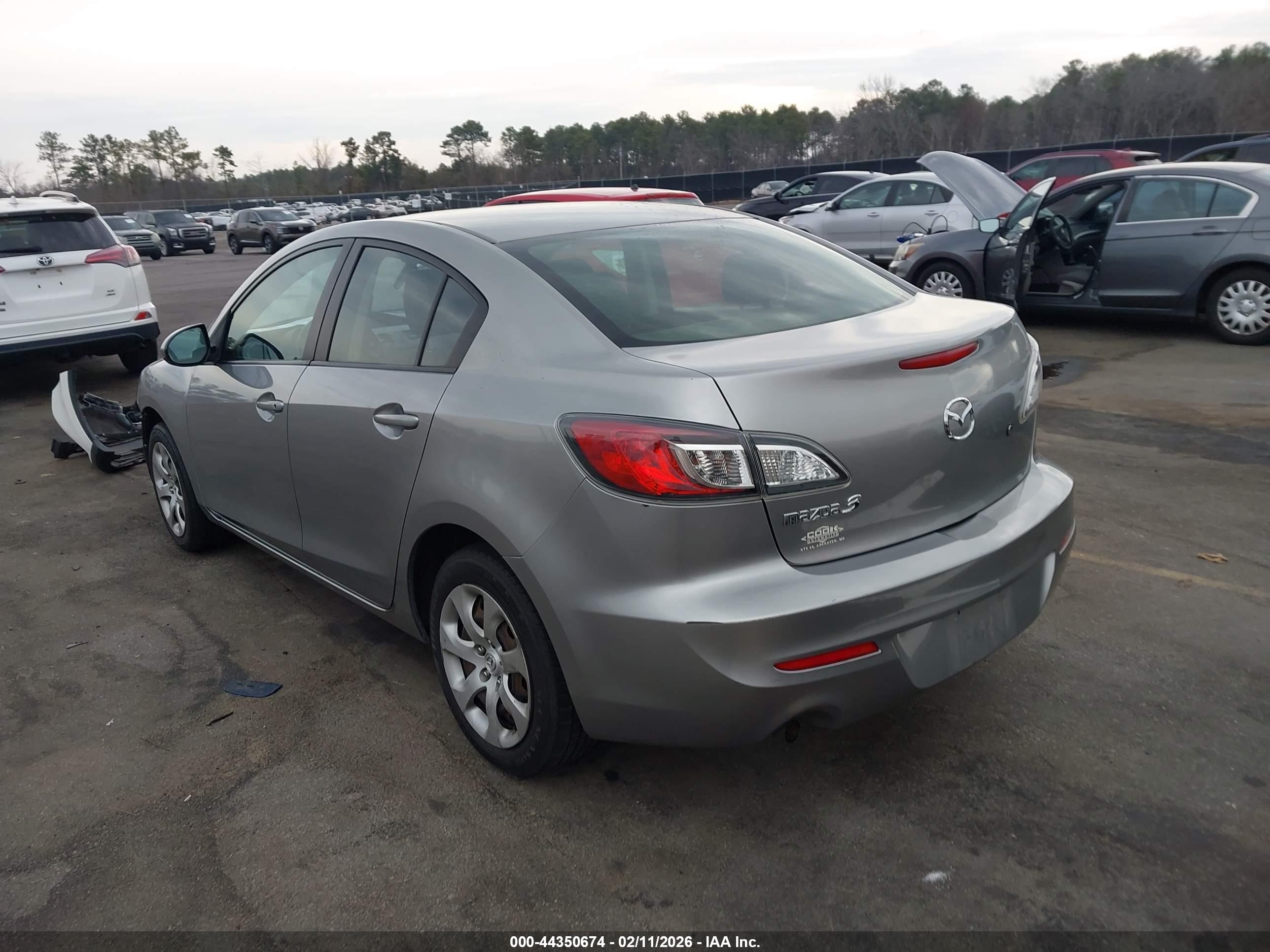 MAZDA MAZDA3 image 3