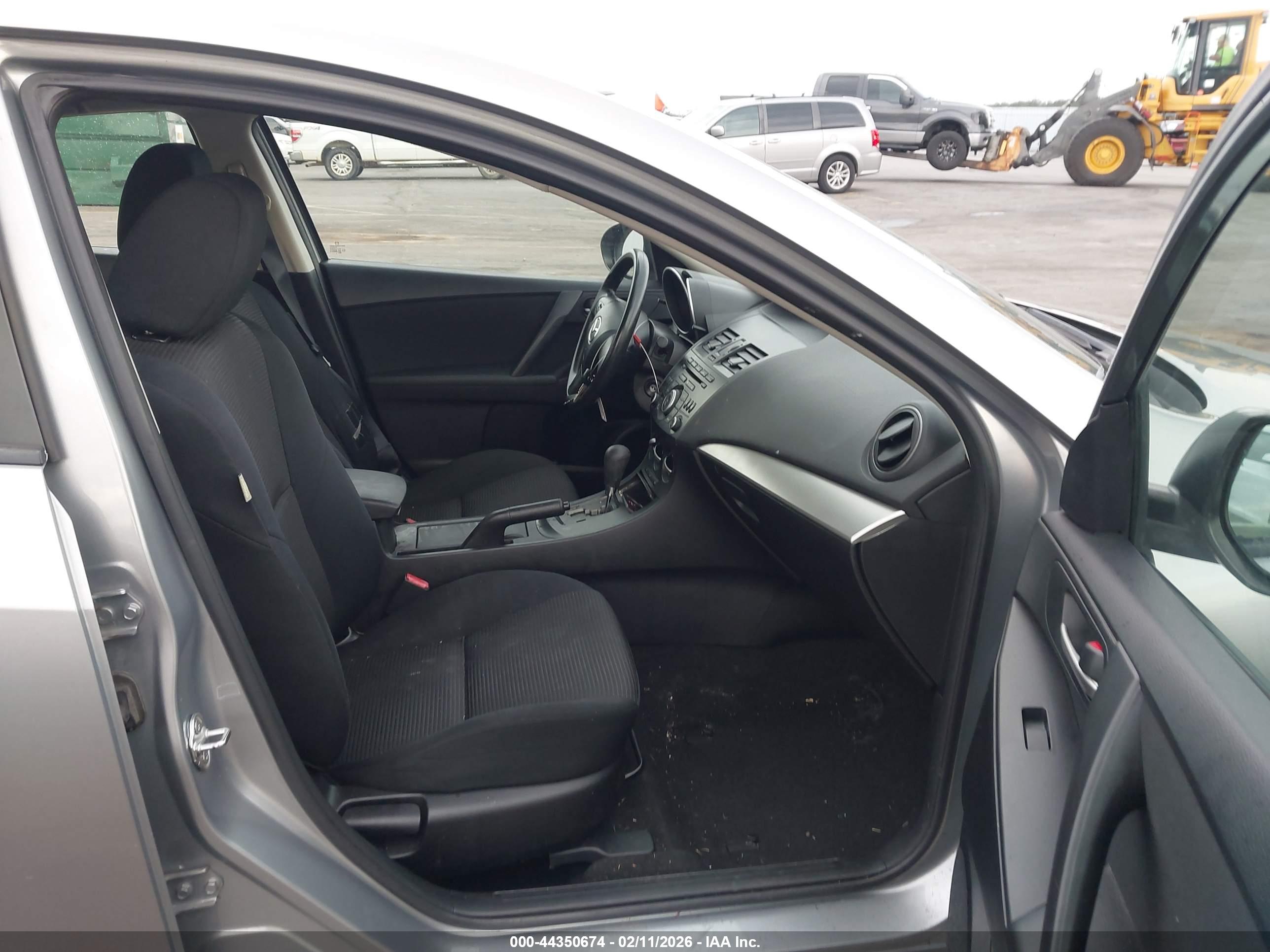 MAZDA MAZDA3 image 5