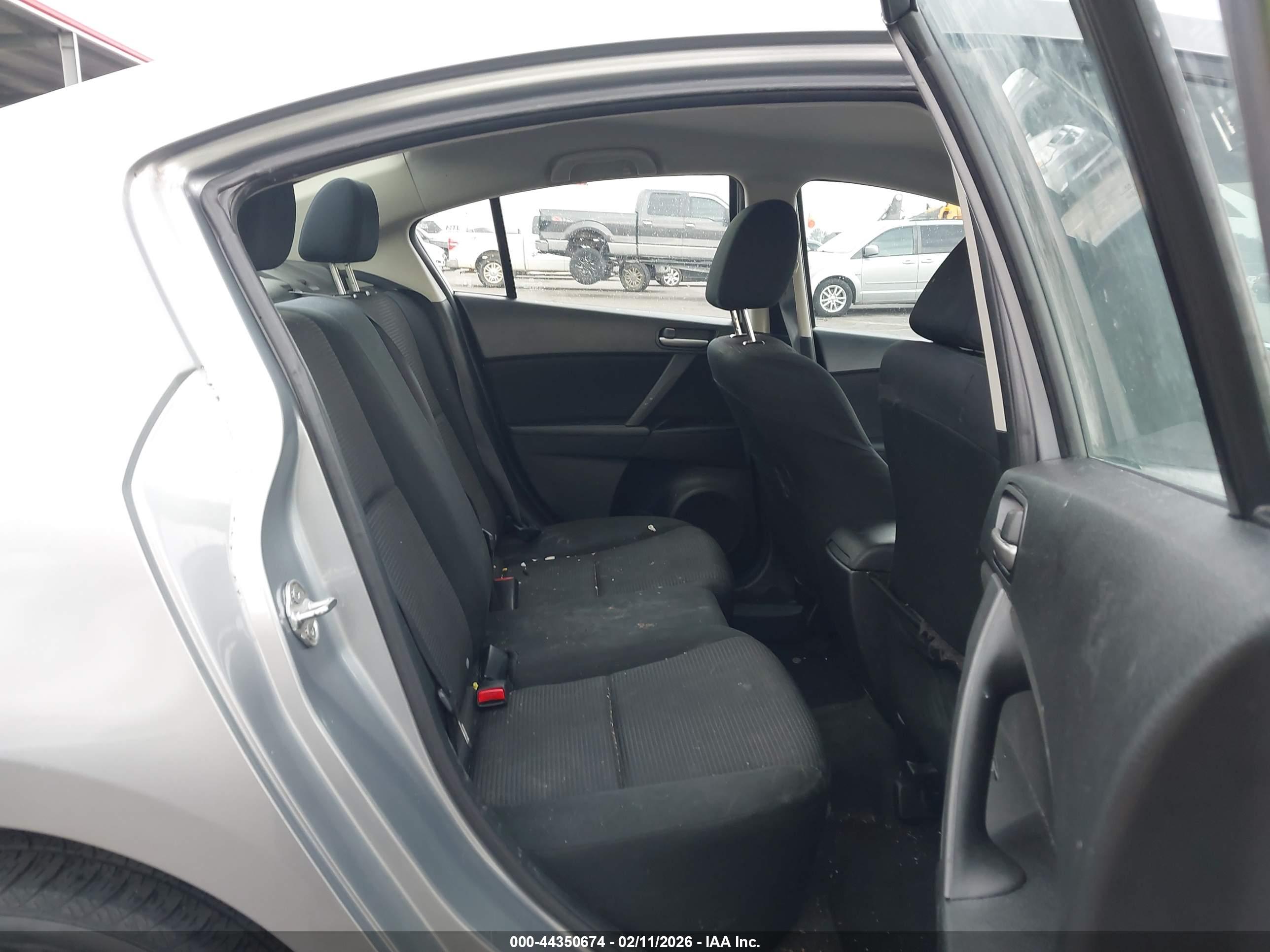 MAZDA MAZDA3 image 8