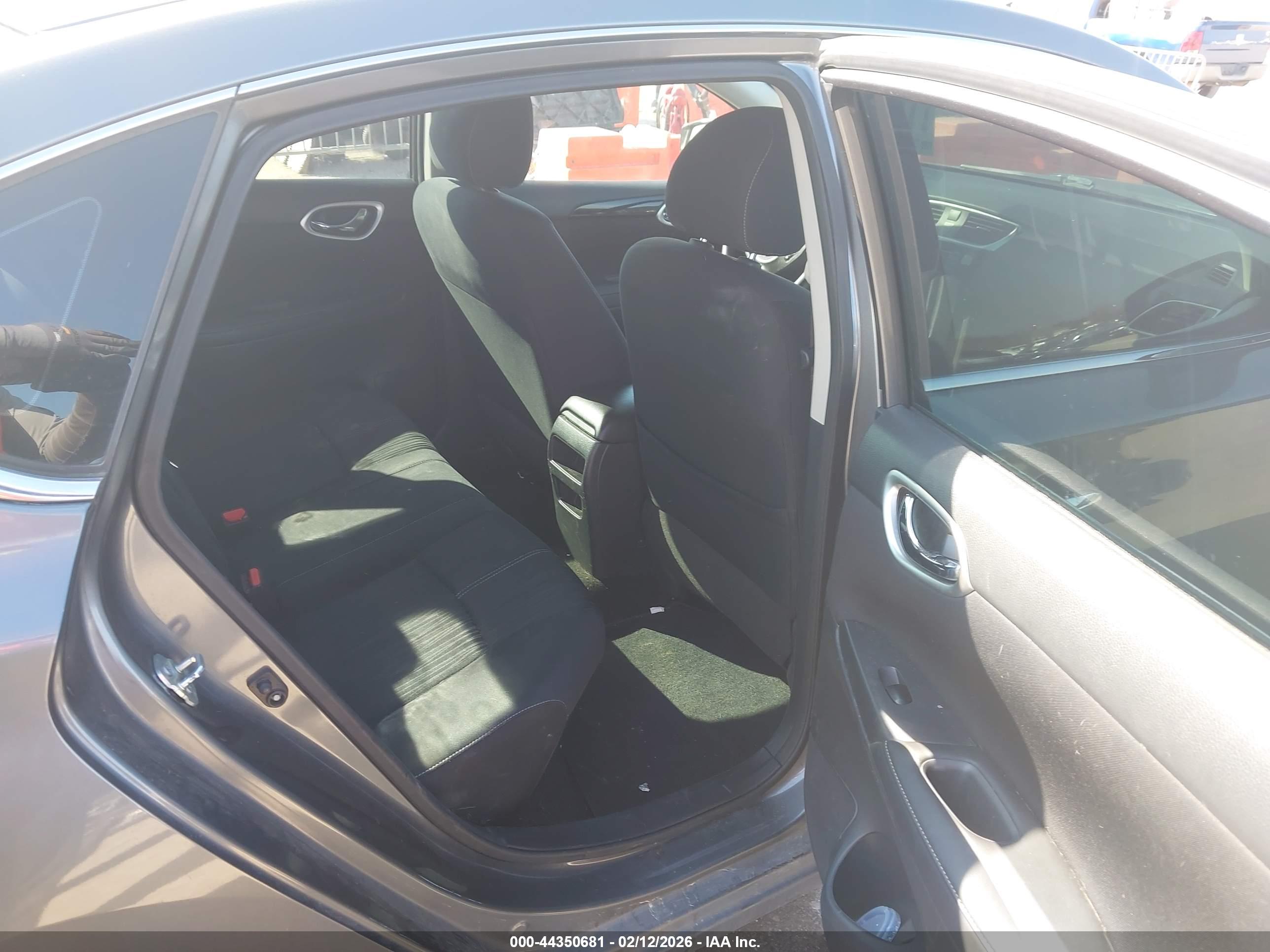 NISSAN SENTRA image 8