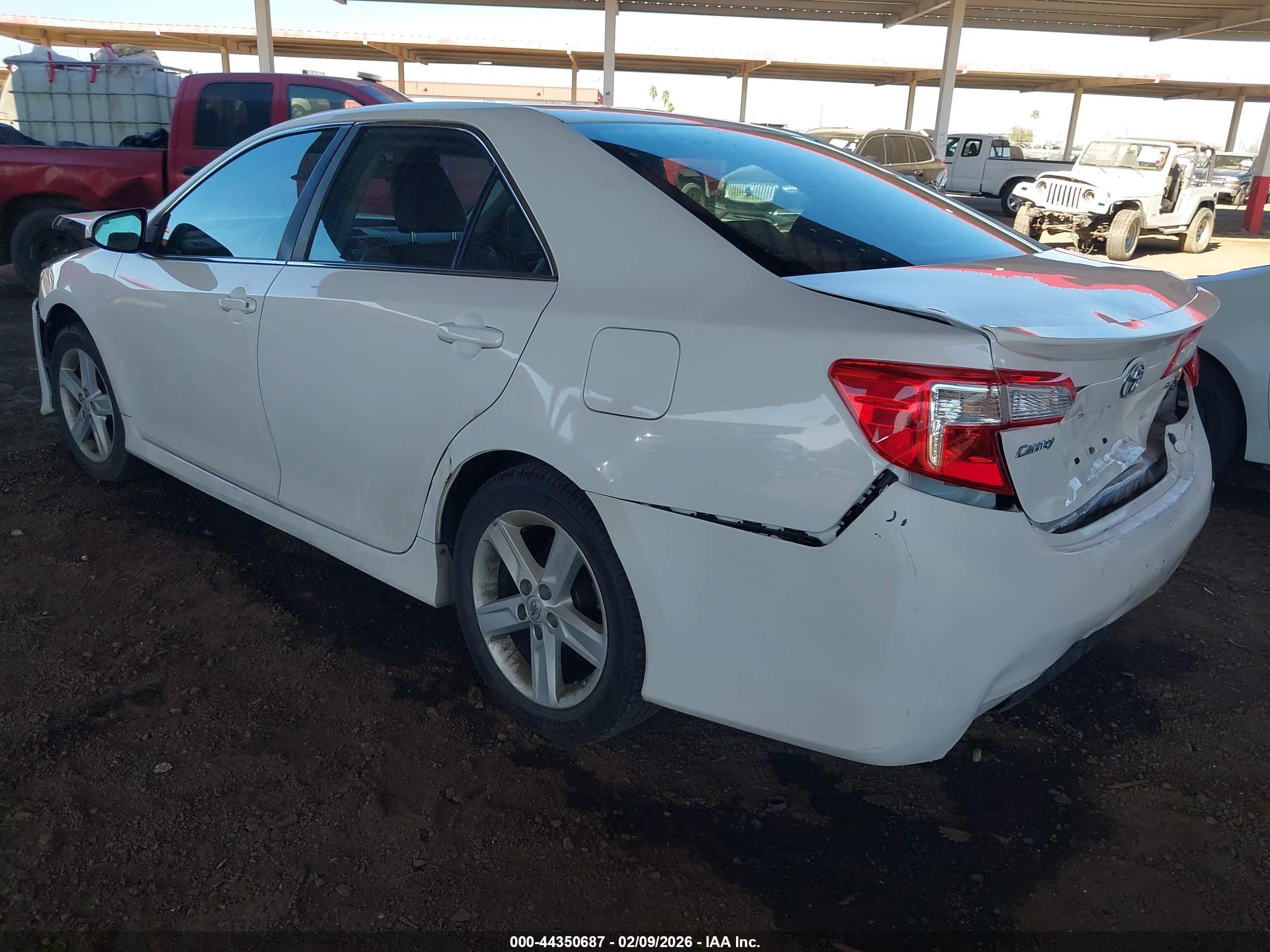 TOYOTA CAMRY image 3