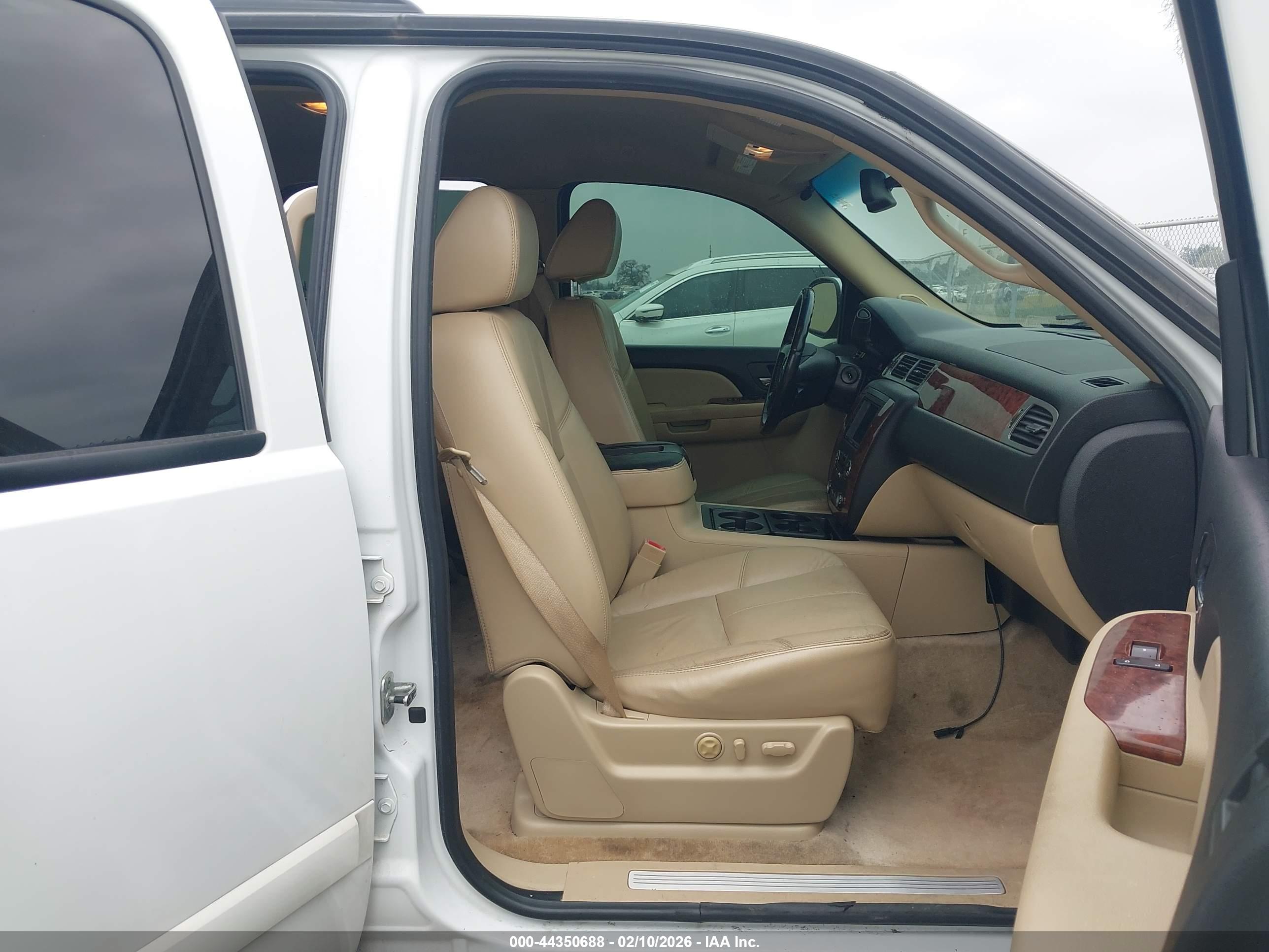 CHEVROLET TAHOE image 5