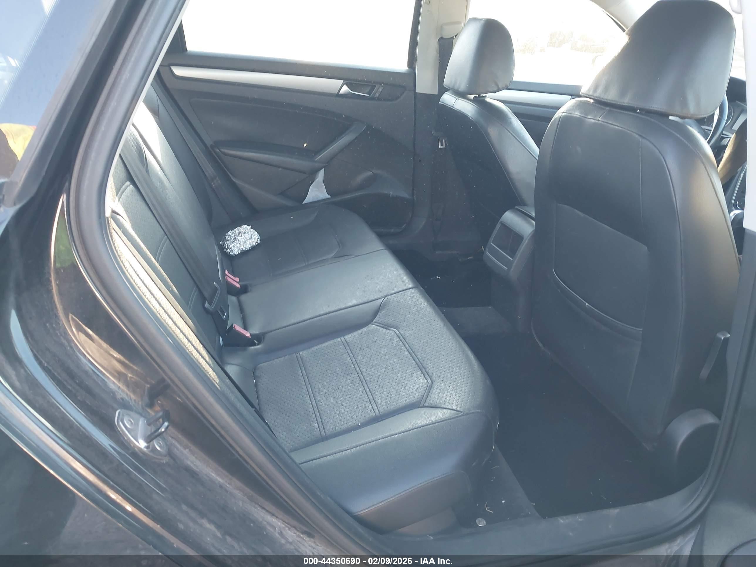 VOLKSWAGEN PASSAT image 8