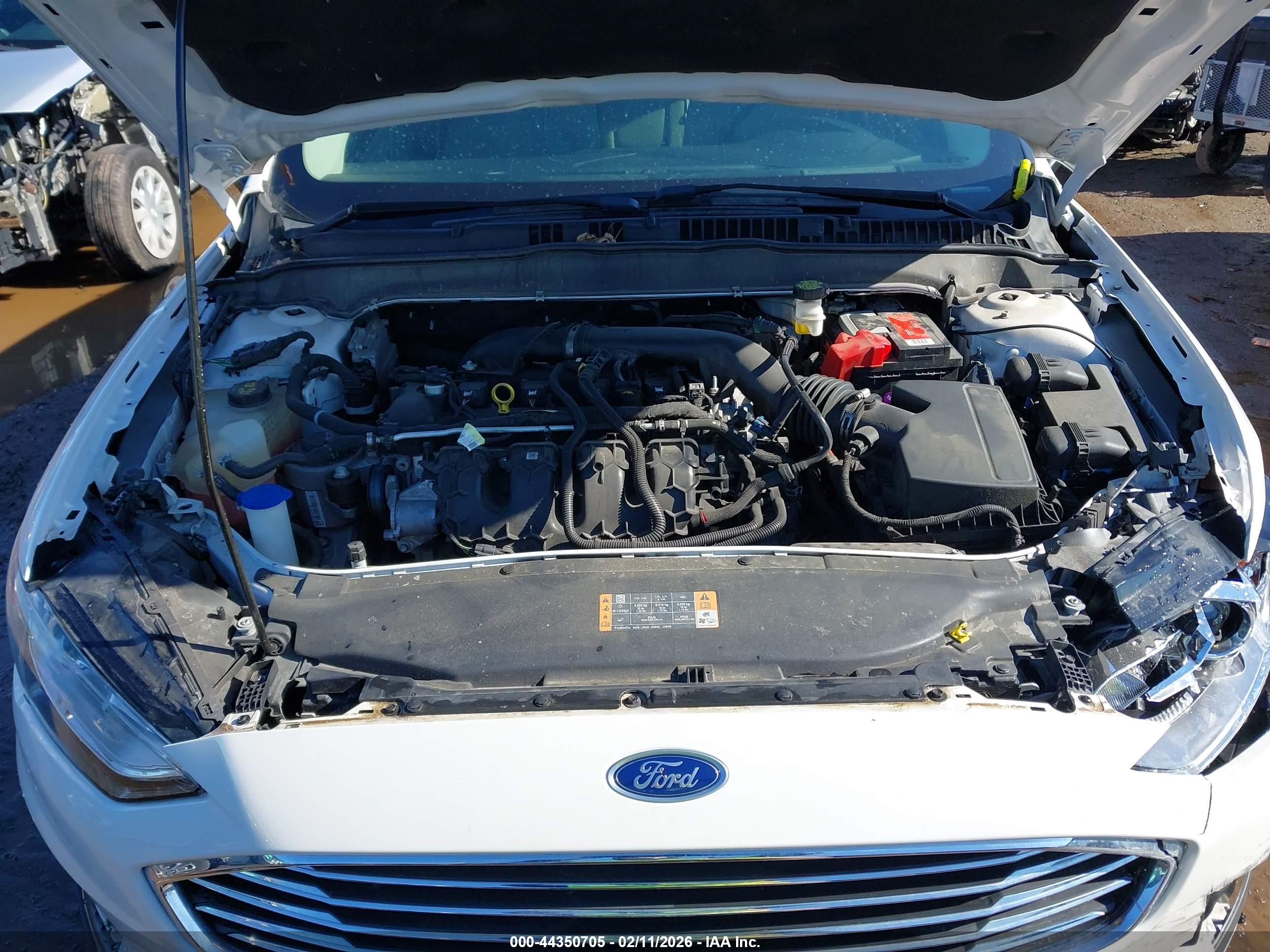 FORD FUSION image 10