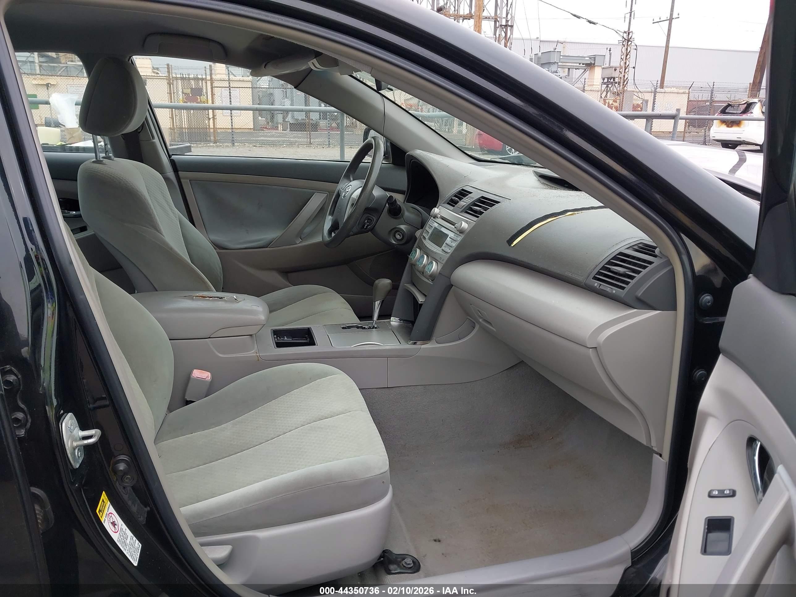 TOYOTA CAMRY image 5