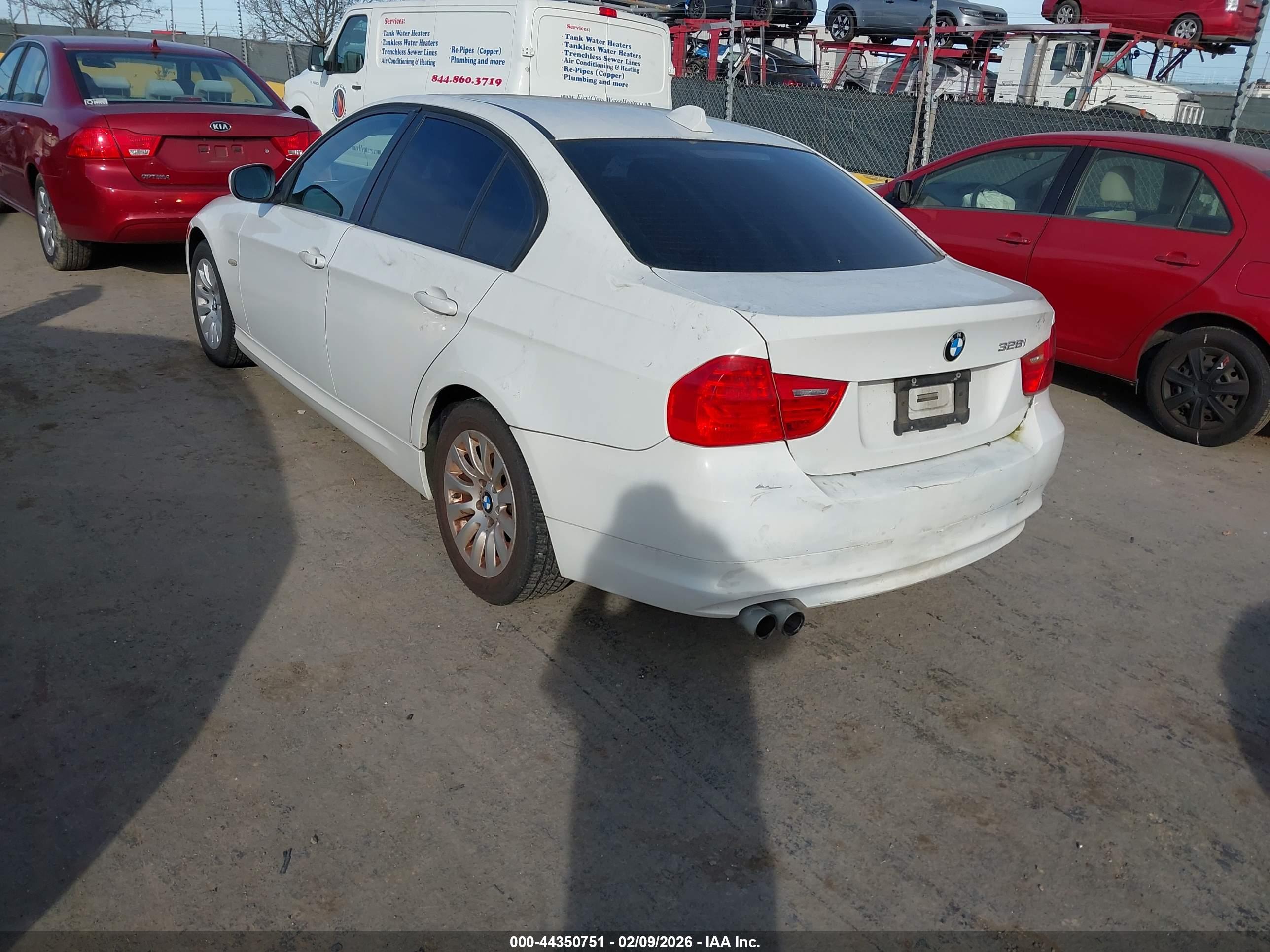 BMW 328I image 3