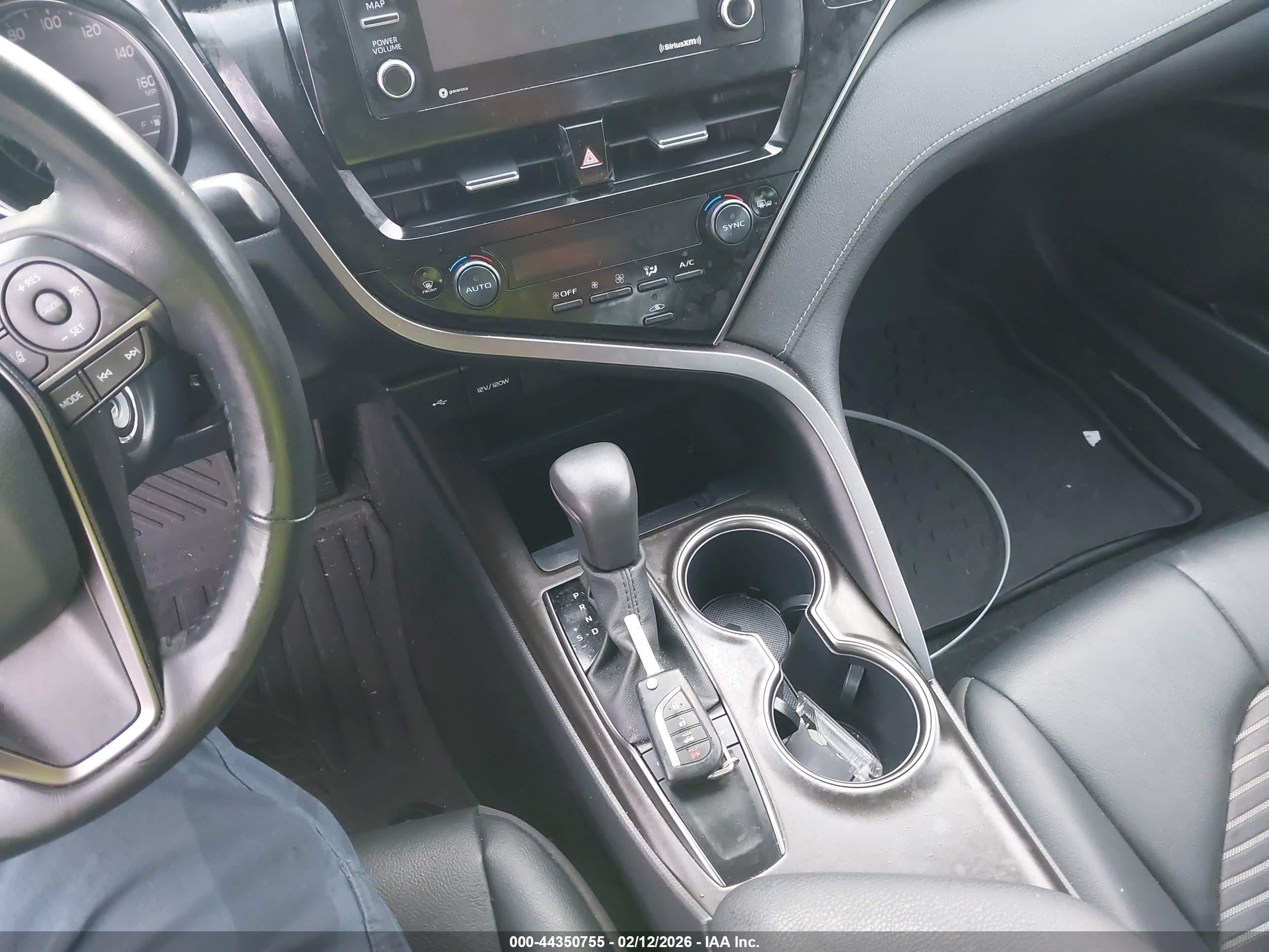 TOYOTA CAMRY image 11