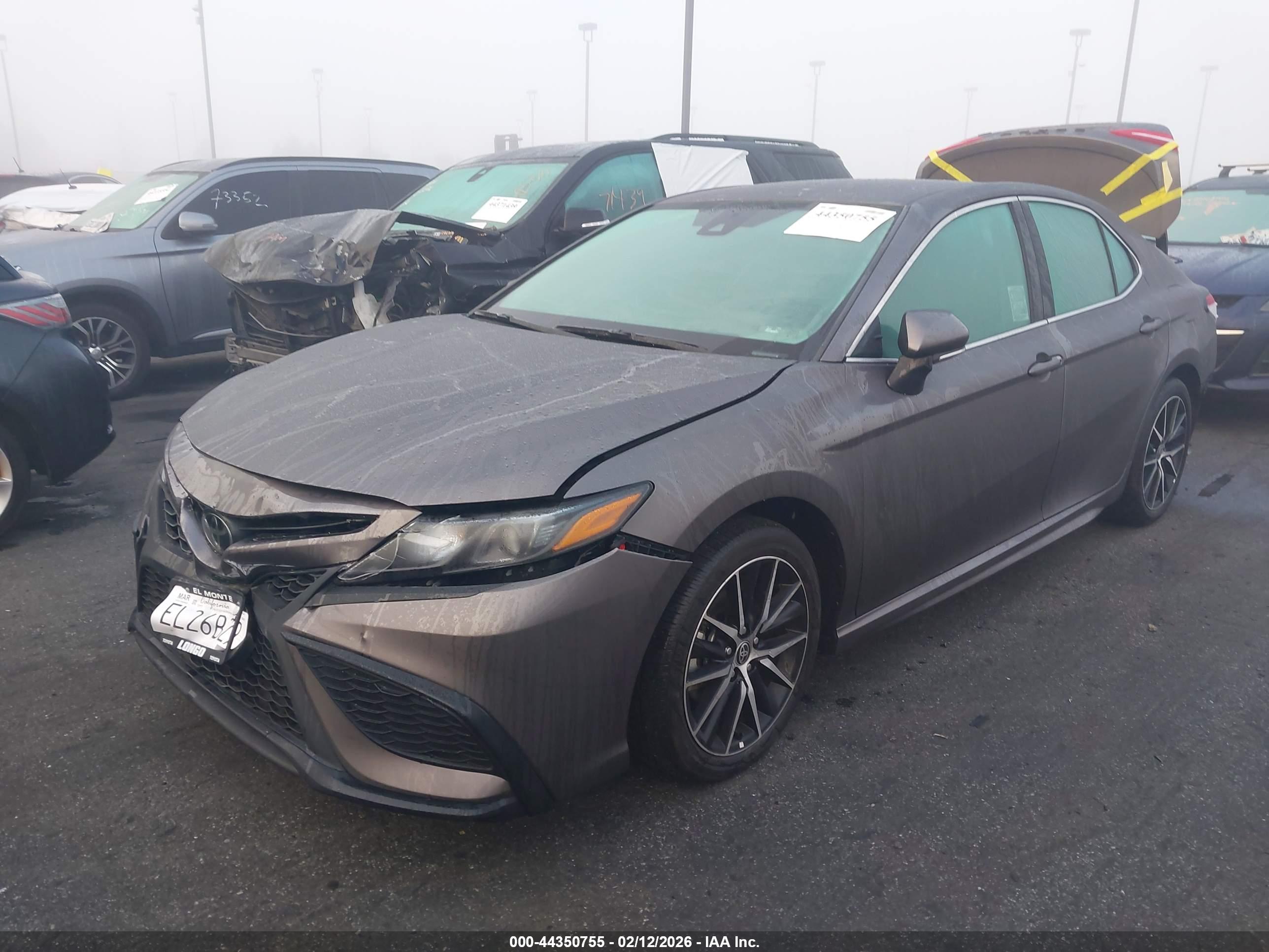 TOYOTA CAMRY image 2