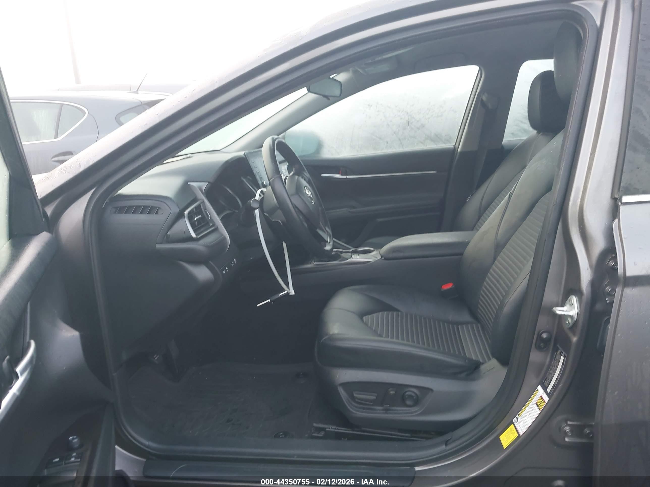 TOYOTA CAMRY image 5