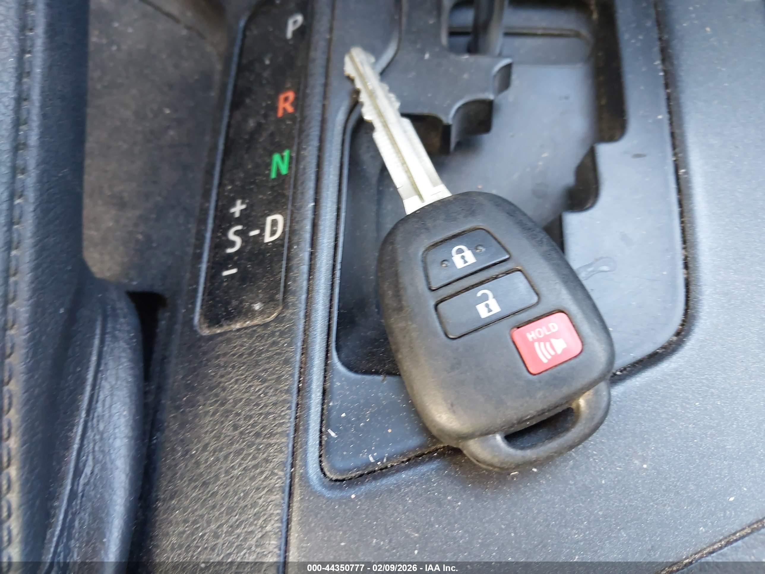 TOYOTA RAV4 image 11