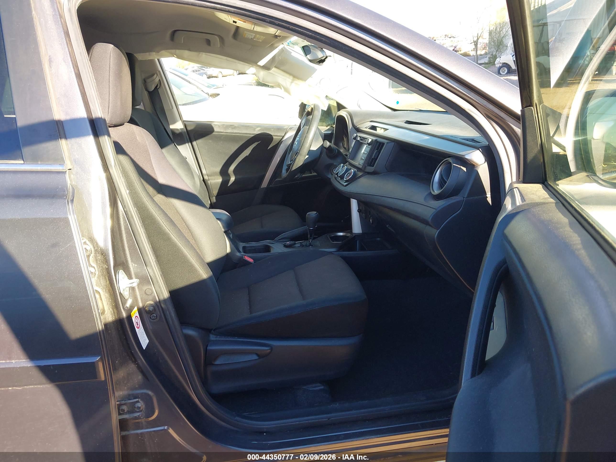 TOYOTA RAV4 image 5