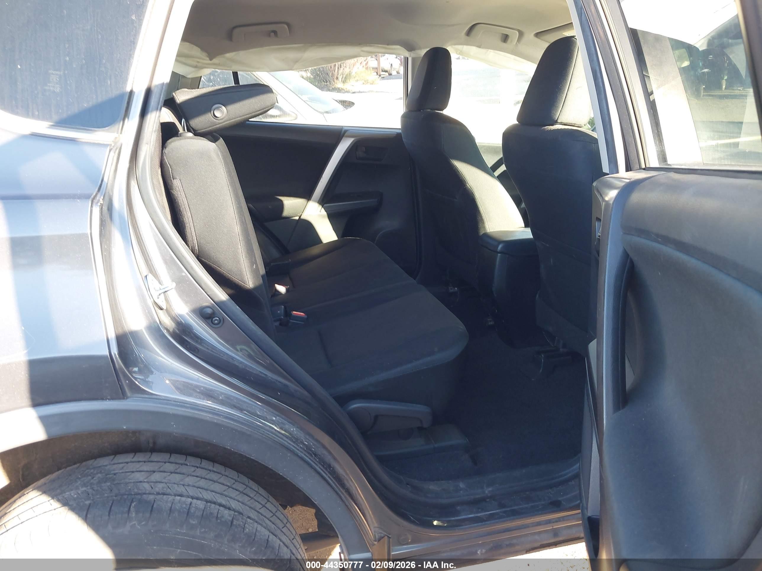 TOYOTA RAV4 image 8
