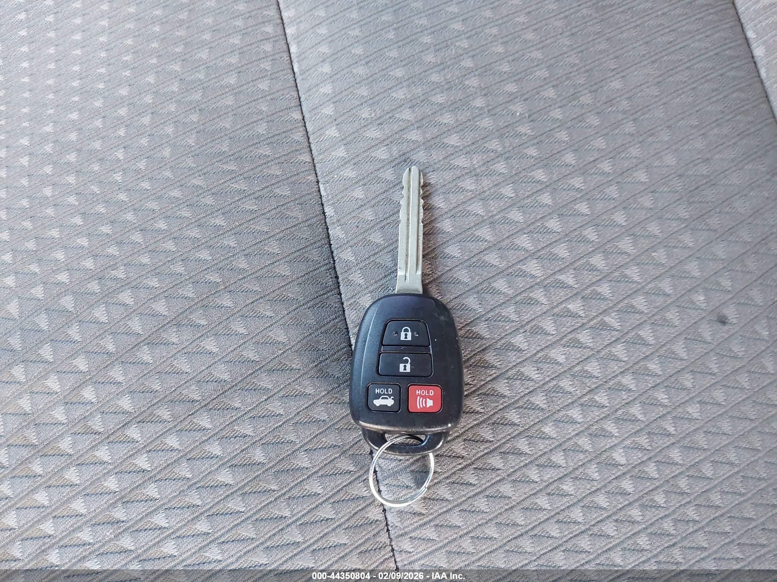 TOYOTA CAMRY image 11